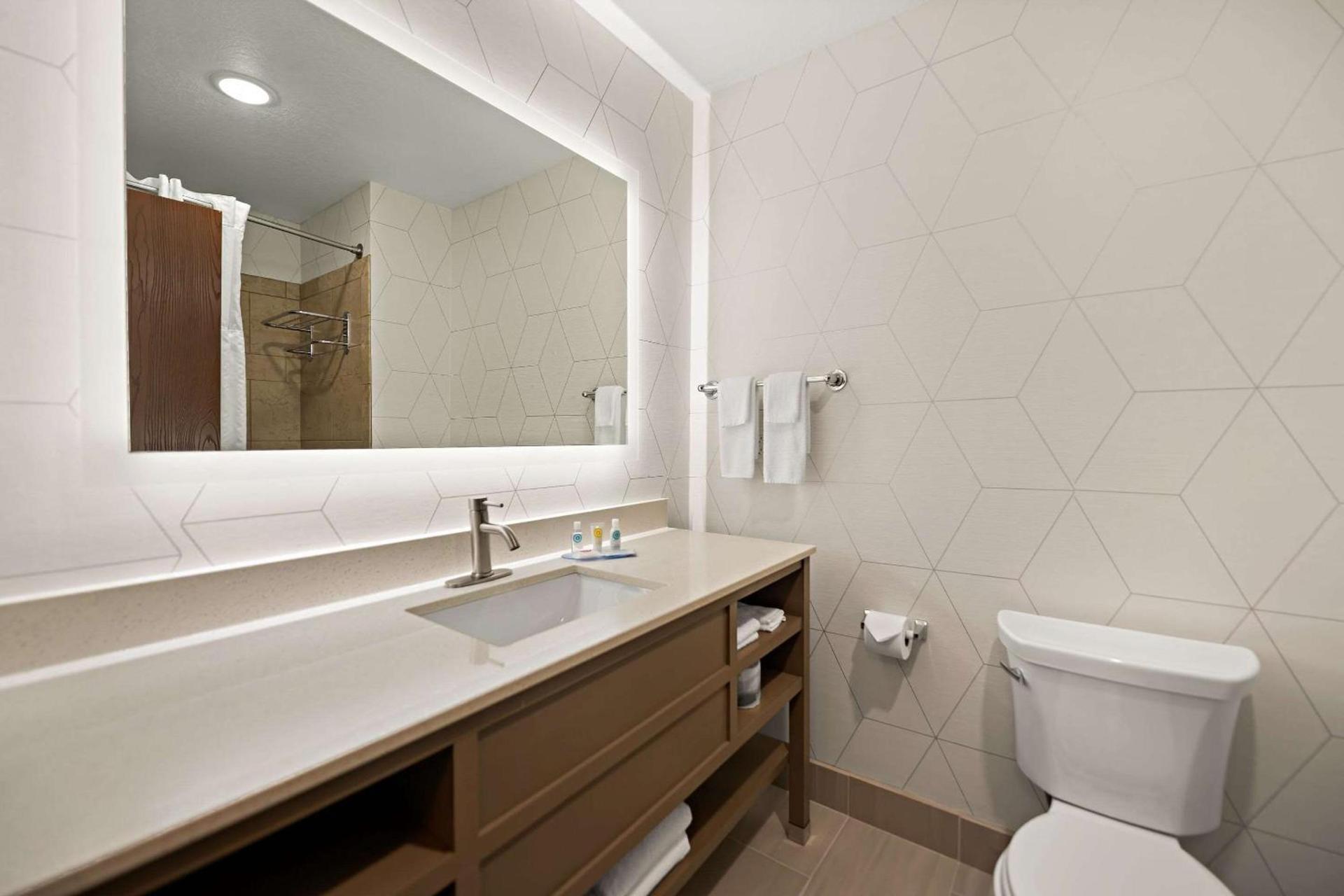 Comfort Suites Hudson I-94 photo 12