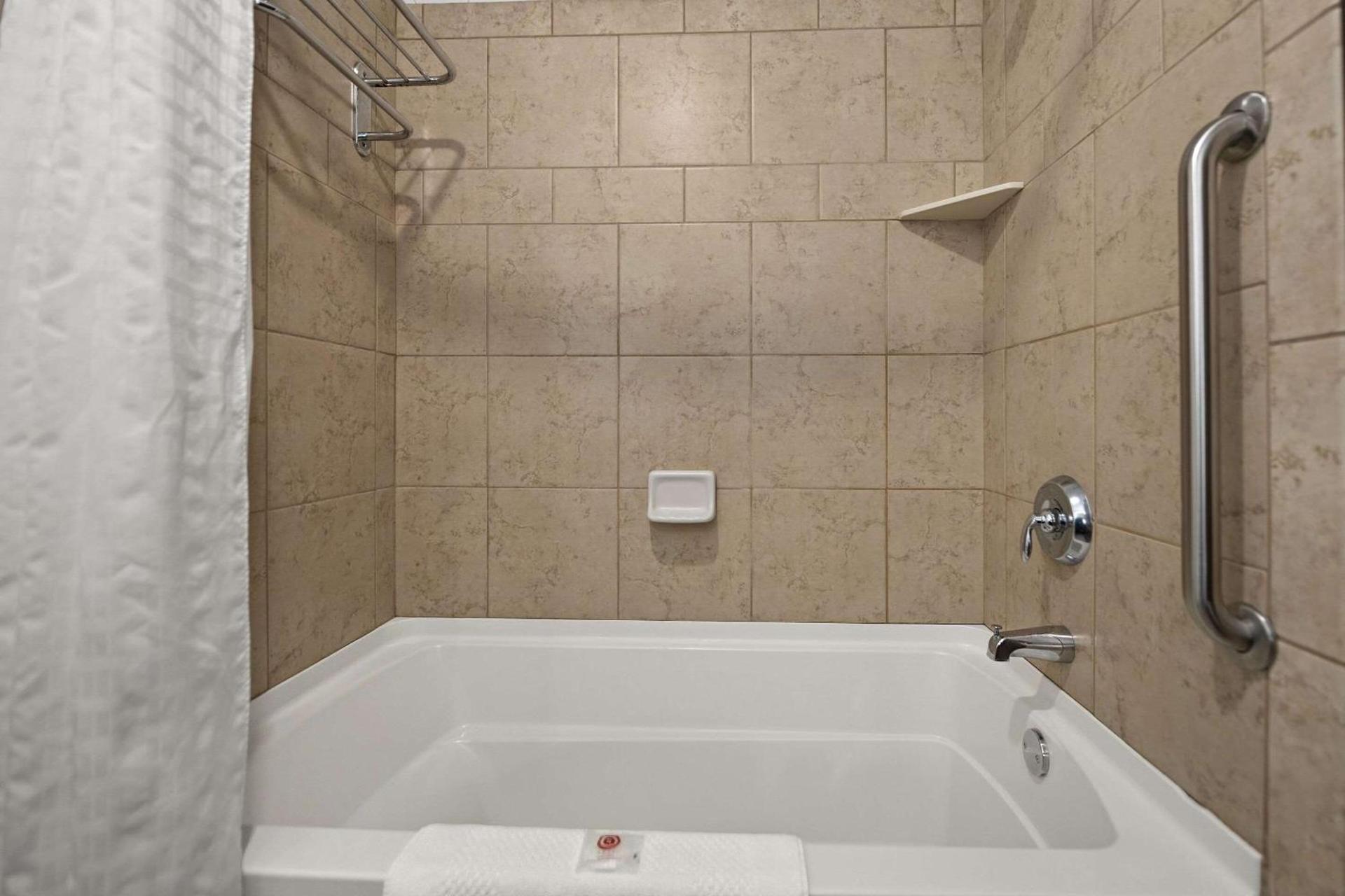 Comfort Suites Hudson I-94 photo 13