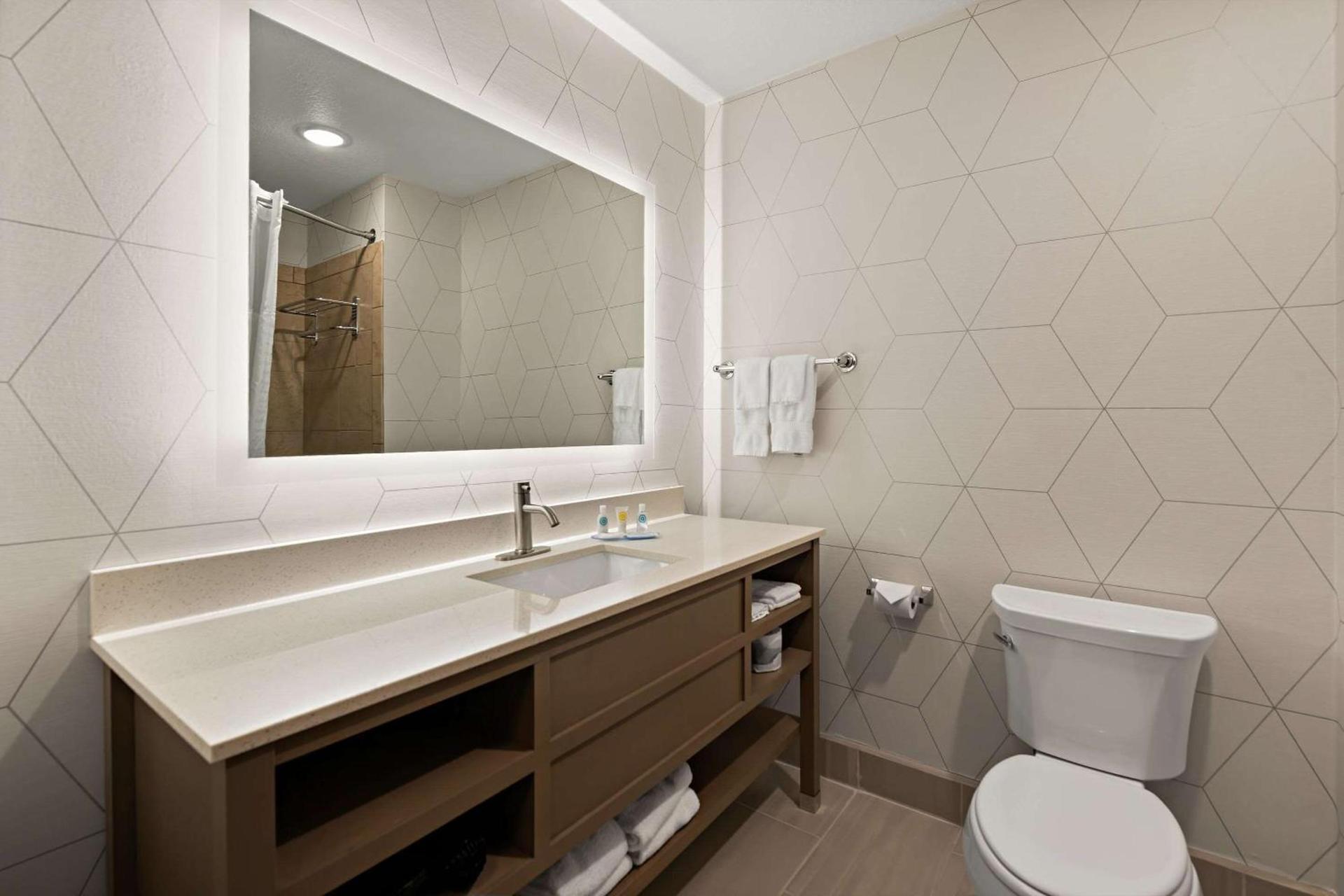 Comfort Suites Hudson I-94 photo 16