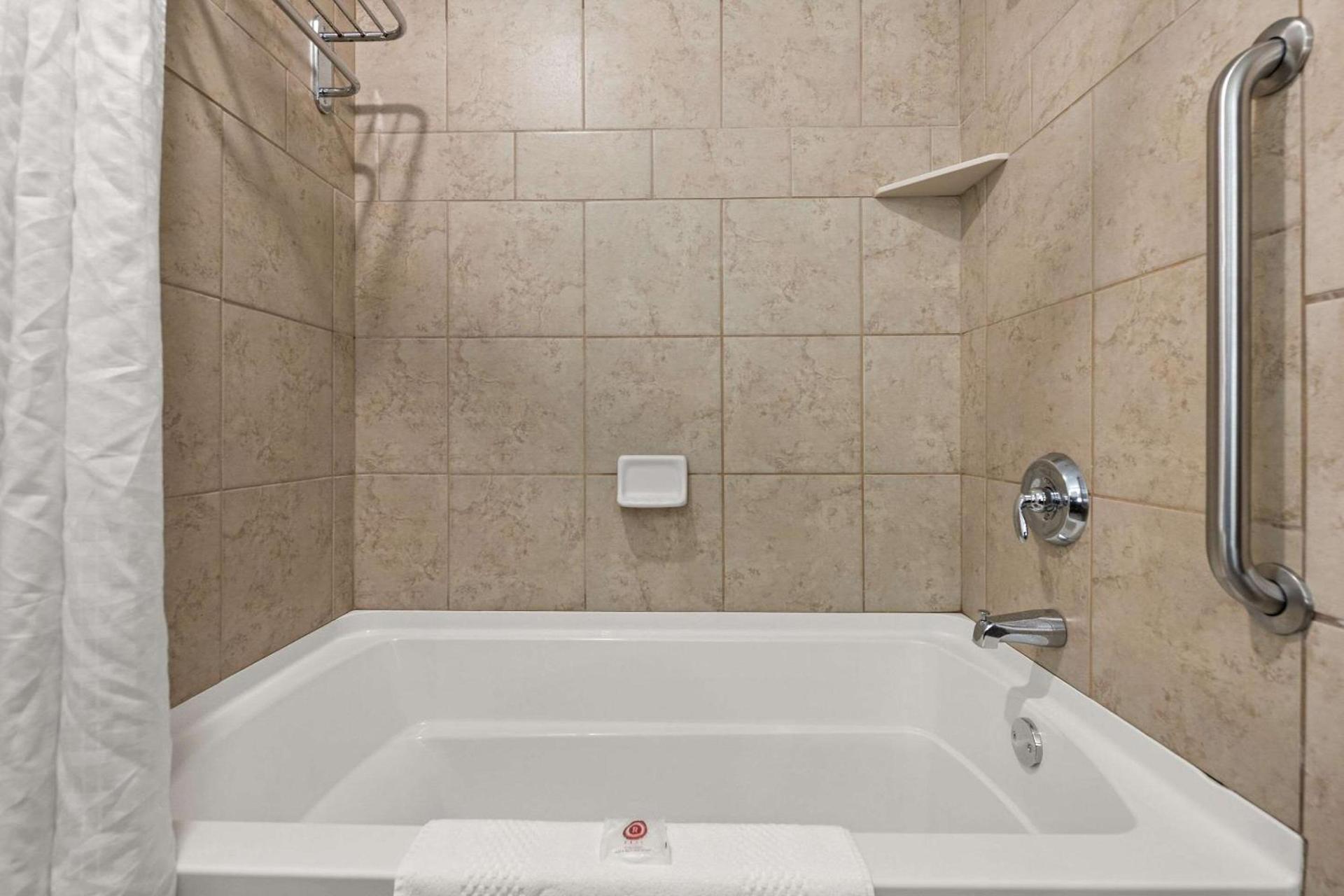 Comfort Suites Hudson I-94 photo 17