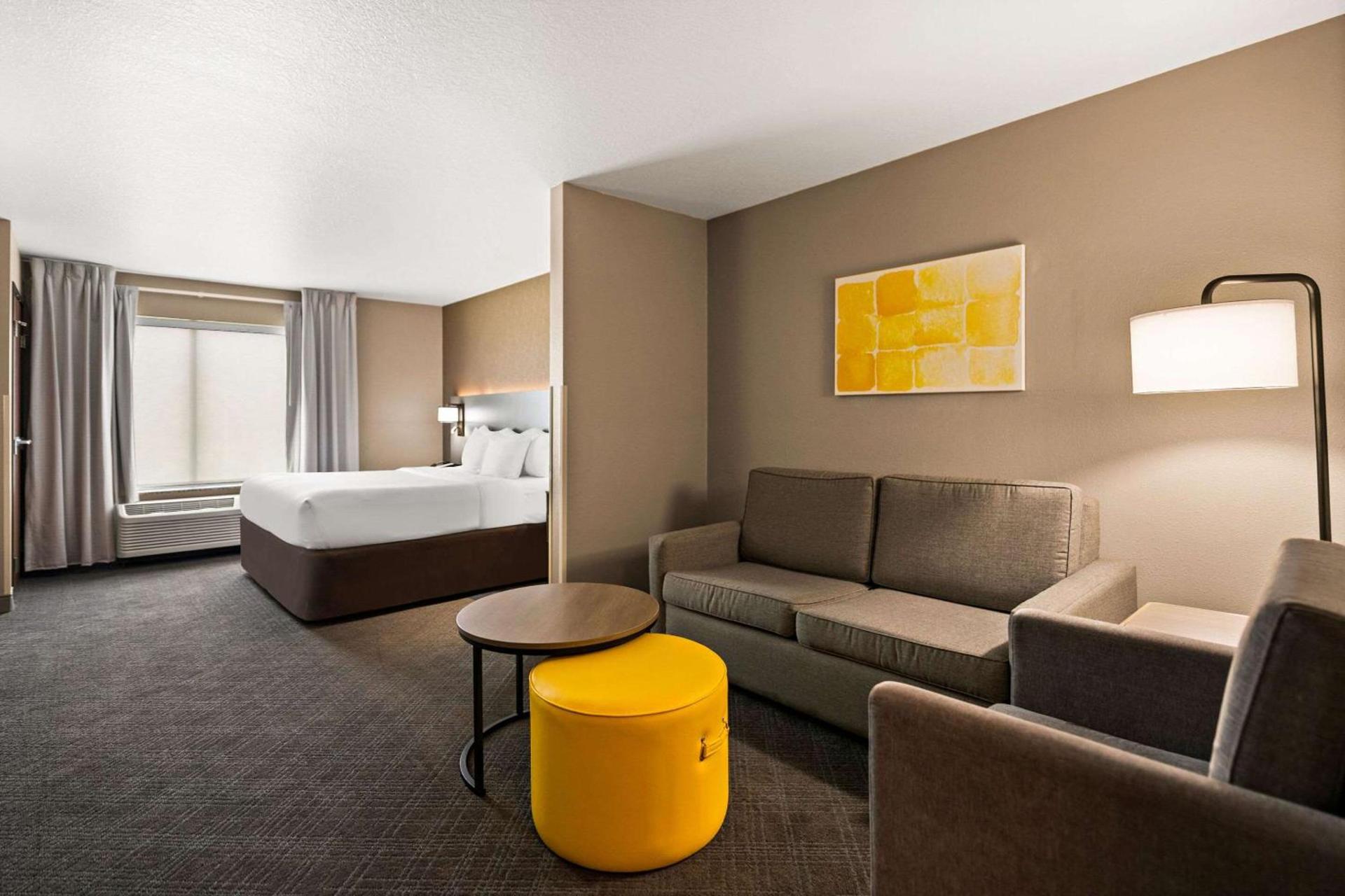 Comfort Suites Hudson I-94 photo 18