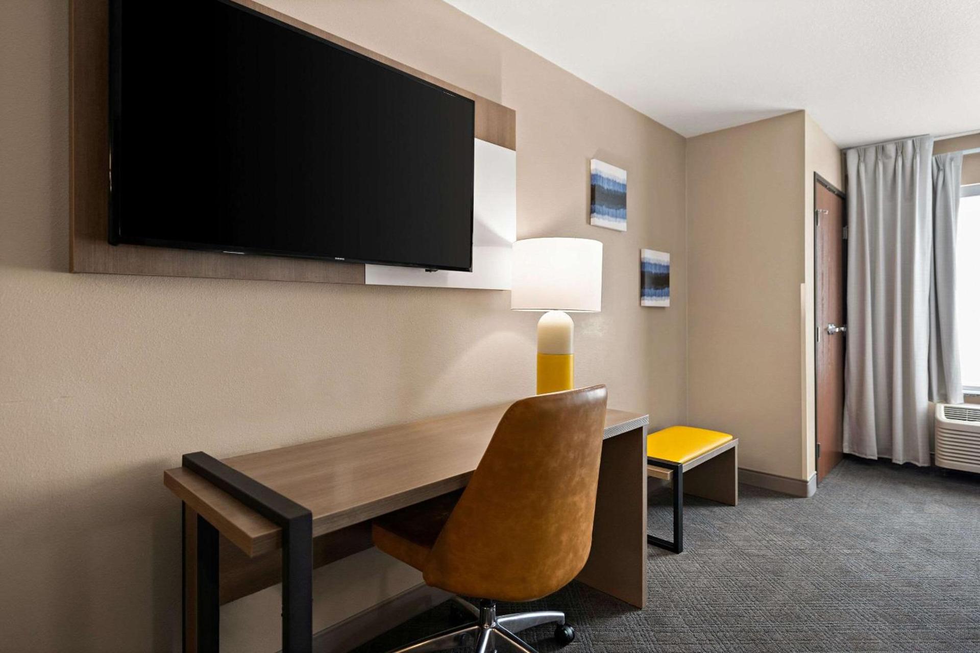 Comfort Suites Hudson I-94 photo 19