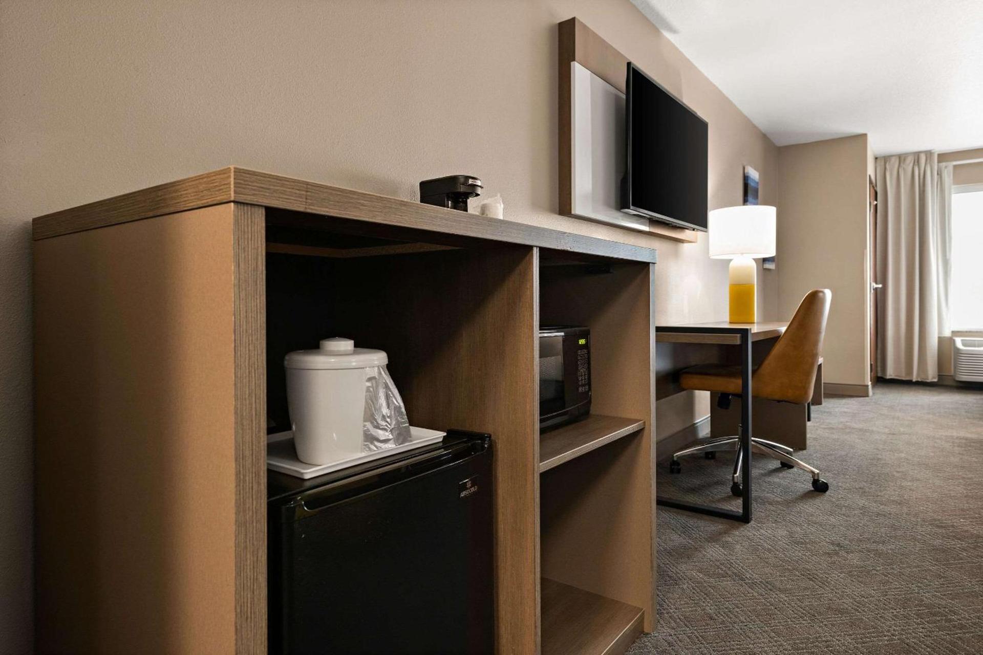 Comfort Suites Hudson I-94 photo 22