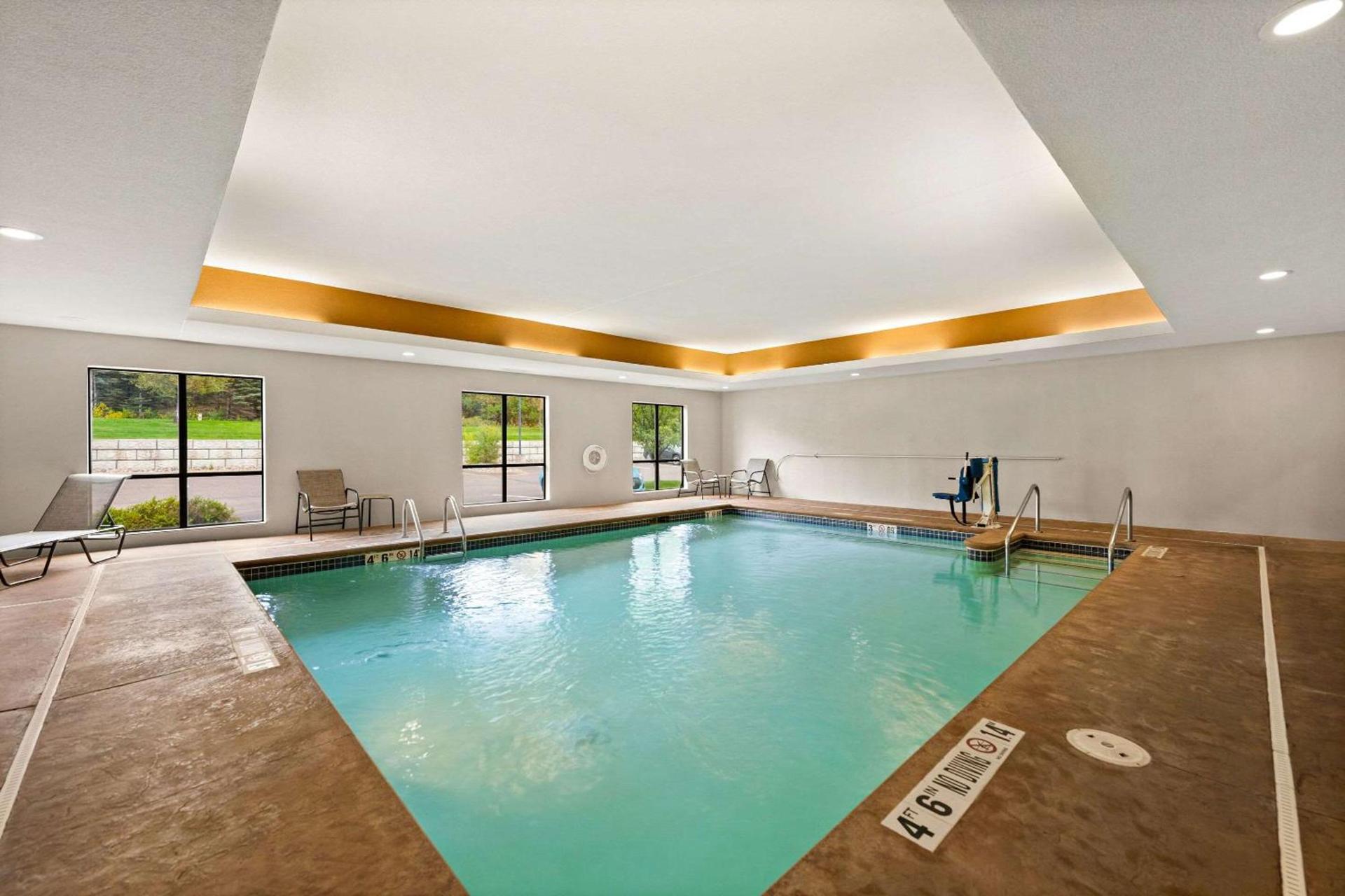 Comfort Suites Hudson I-94 photo 23