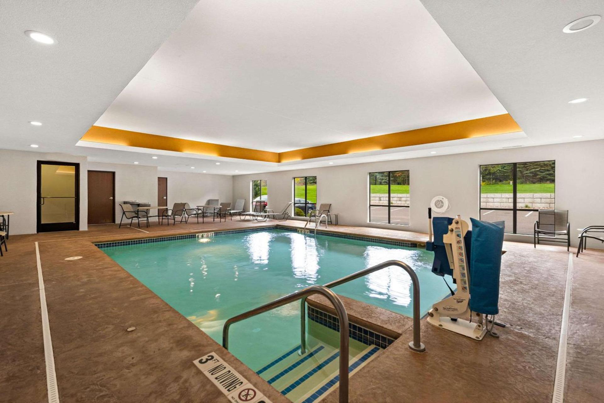 Comfort Suites Hudson I-94 photo 24