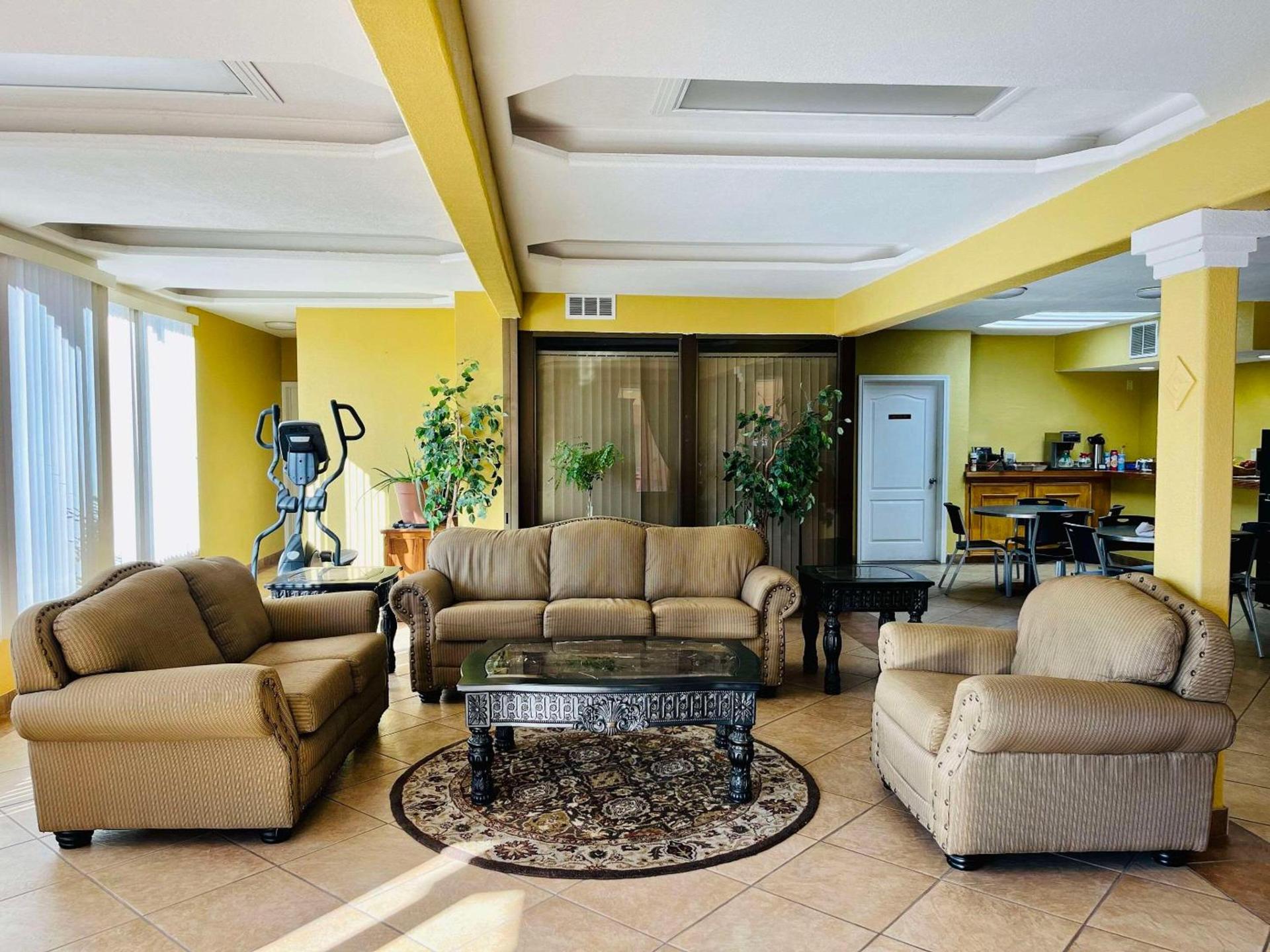 Econo Lodge Del Rio photo 14
