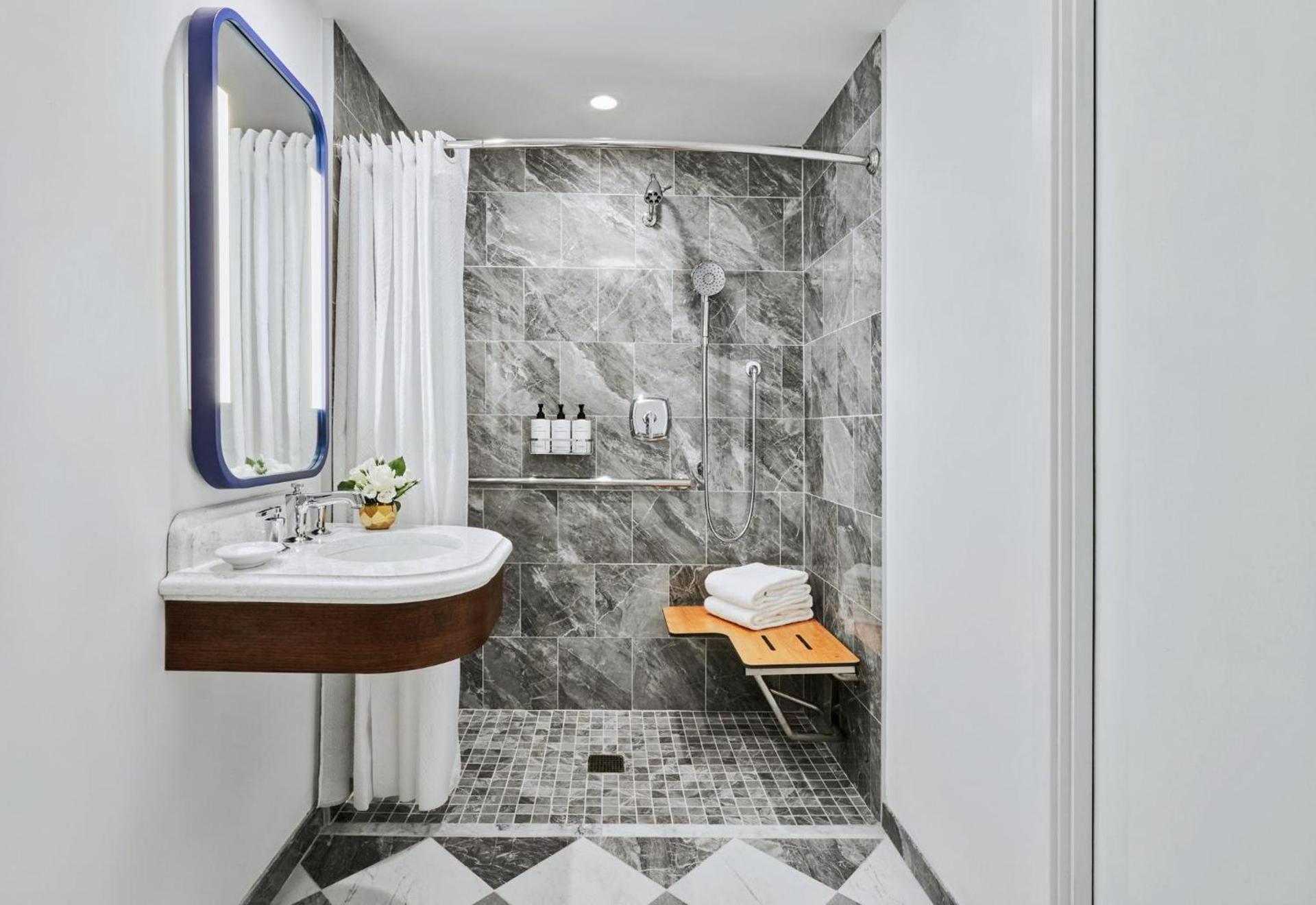InterContinental Chicago Magnificent Mile by IHG photo 17