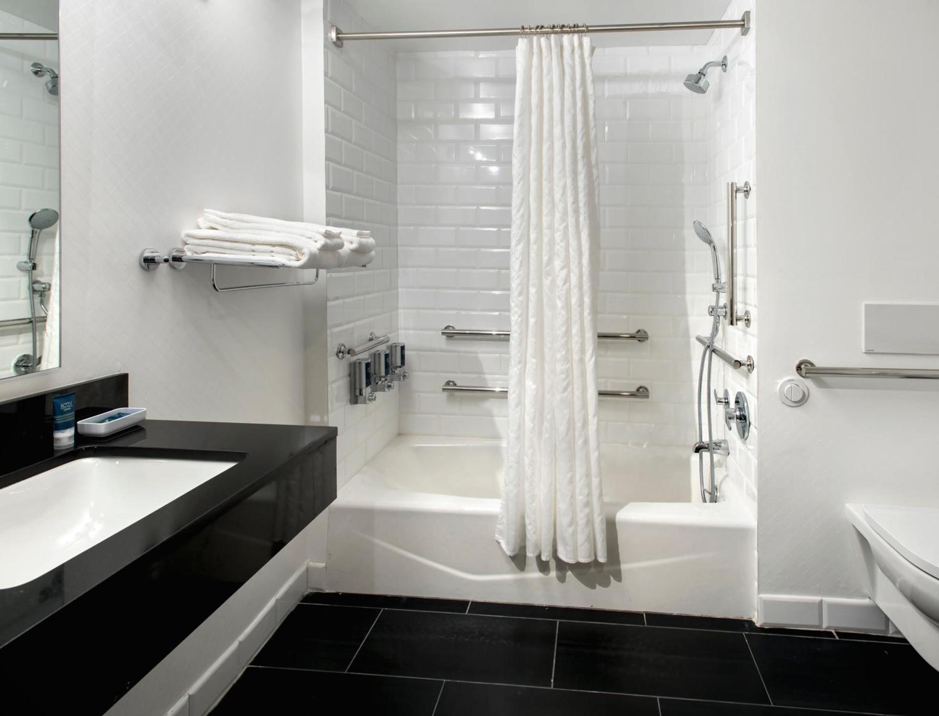 Four Points by Sheraton Manhattan SoHo Village photo 2
