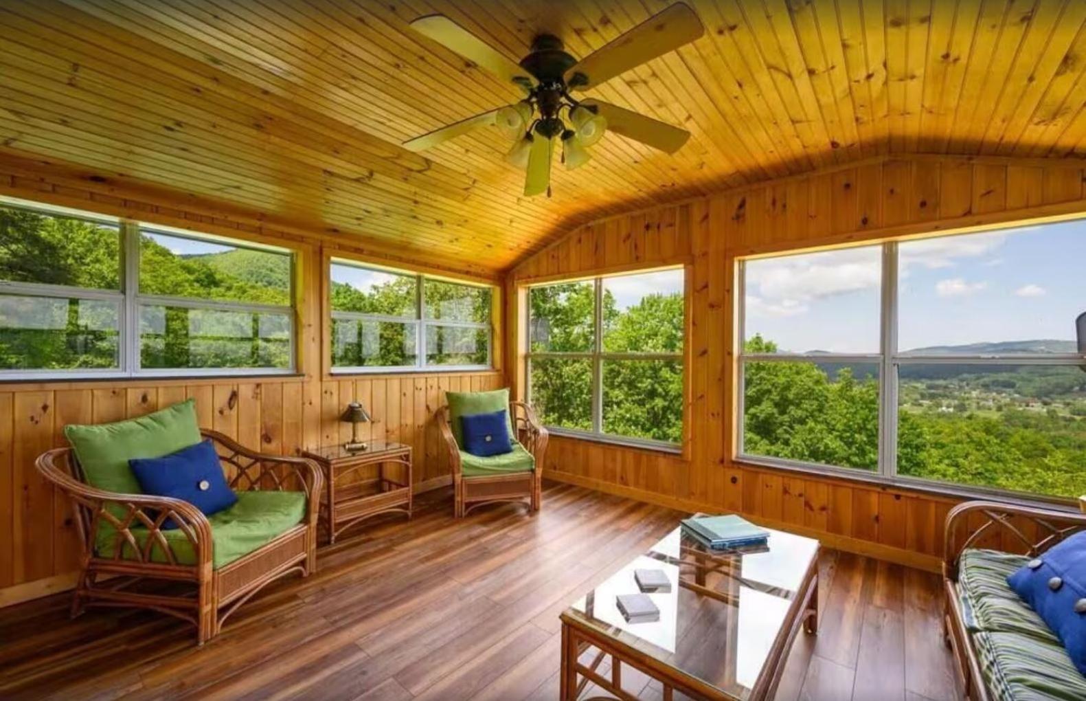 Little Greenbriar Lodge photo 45