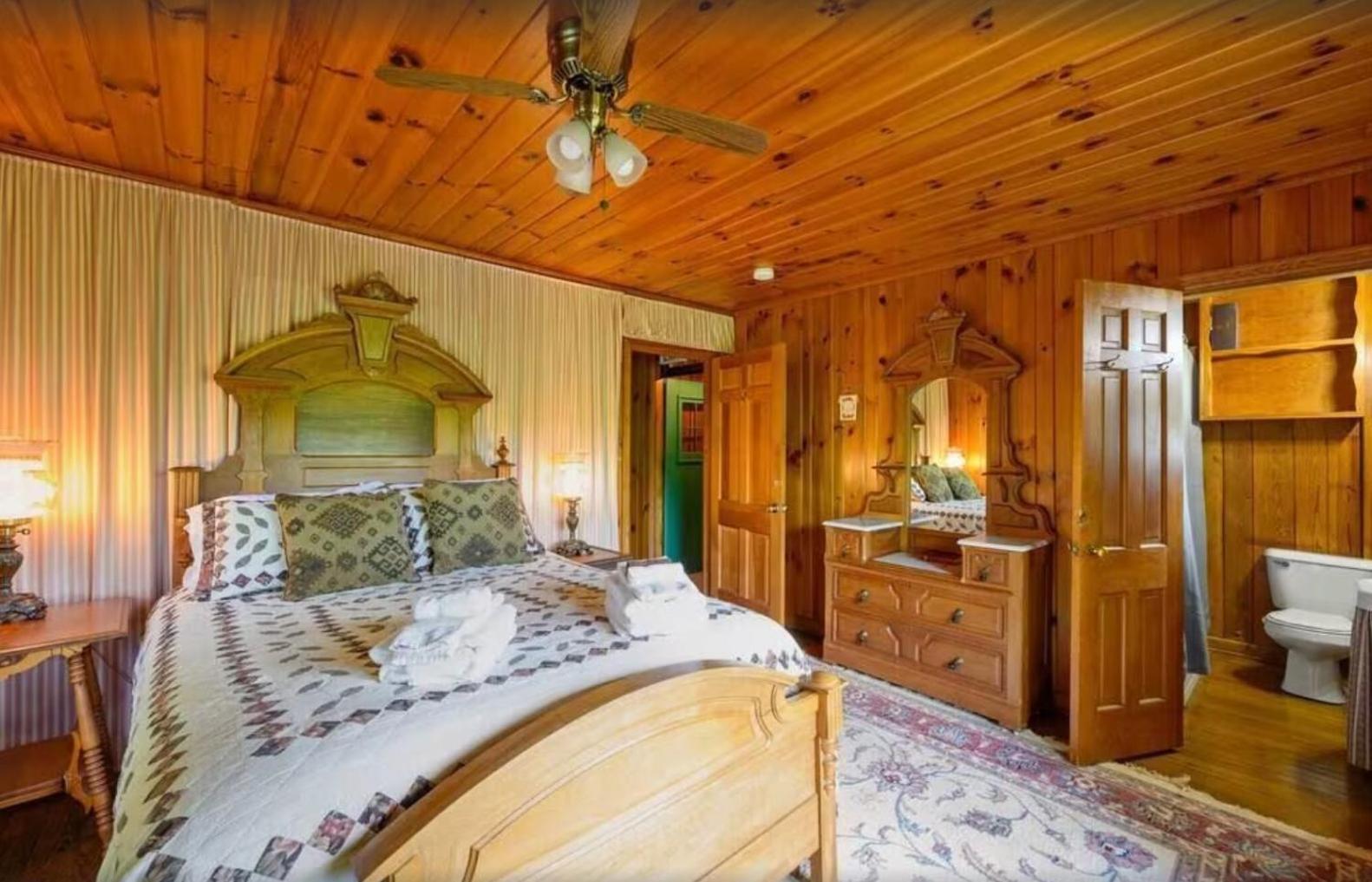 Little Greenbriar Lodge photo 47