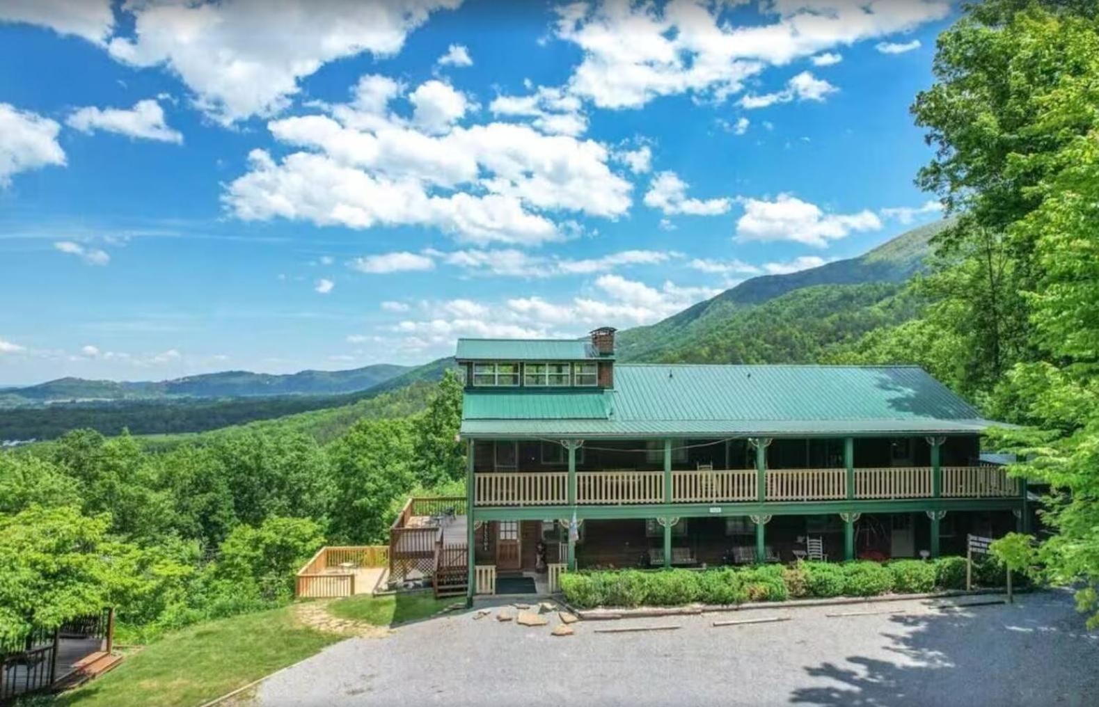 Little Greenbriar Lodge photo 49