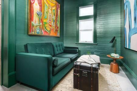 Green Room at the Grand Maloney photo 19