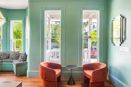 Yellow Room at Grand Maloney photo 17
