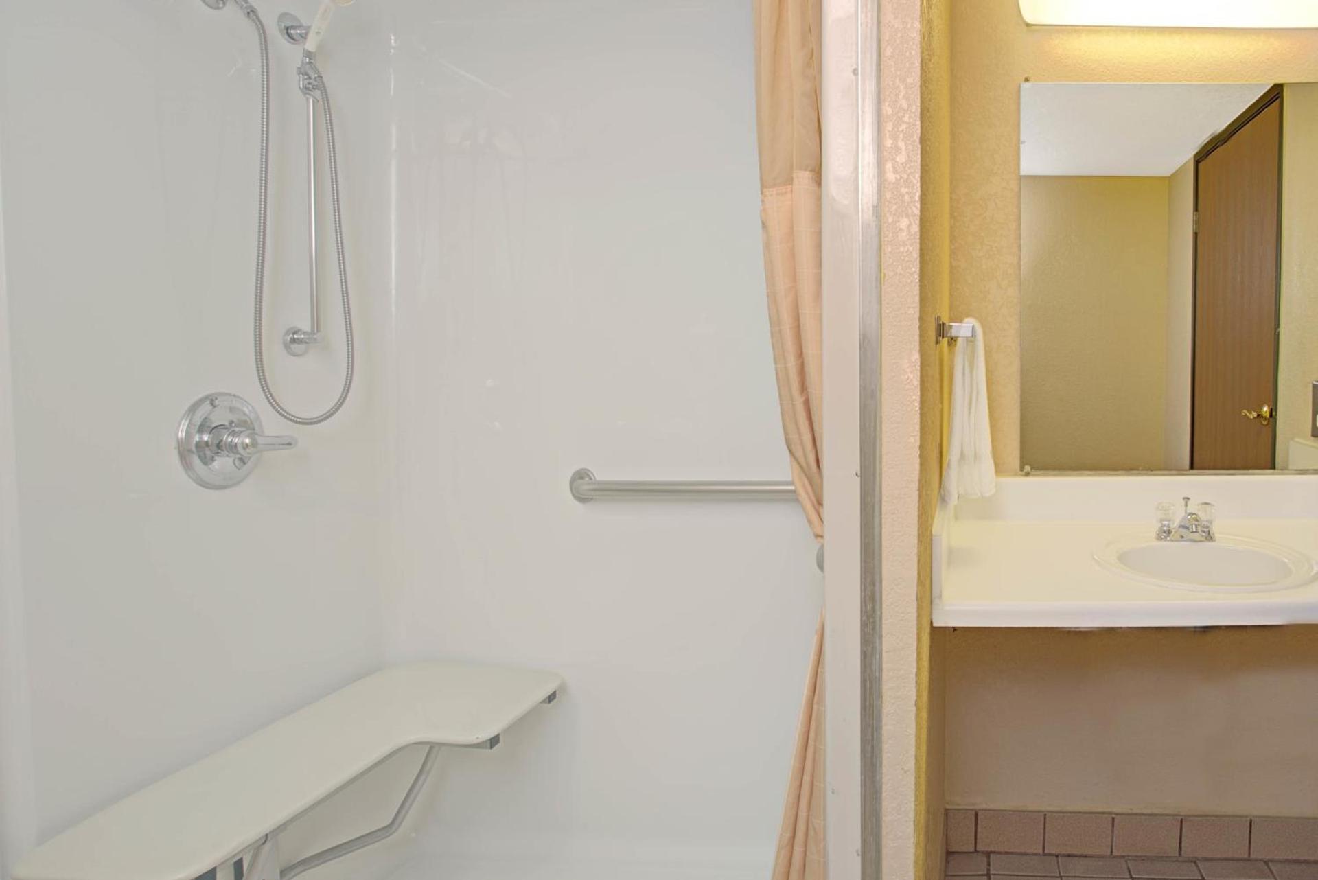 Super 8 by Wyndham Wheat Ridge/Denver West photo 18