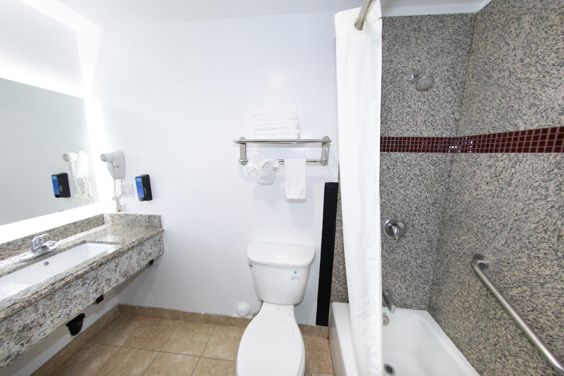 Rodeway Inn & Suites Bellflower photo 58