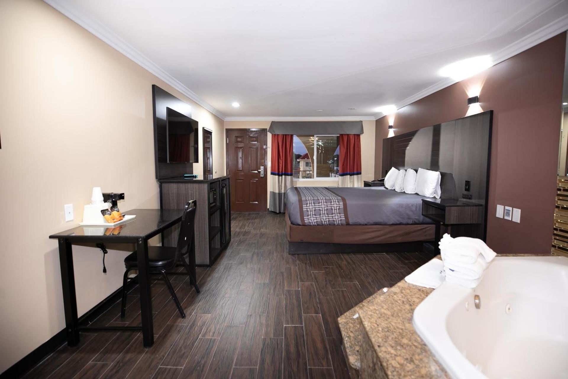 Rodeway Inn & Suites Bellflower photo 52
