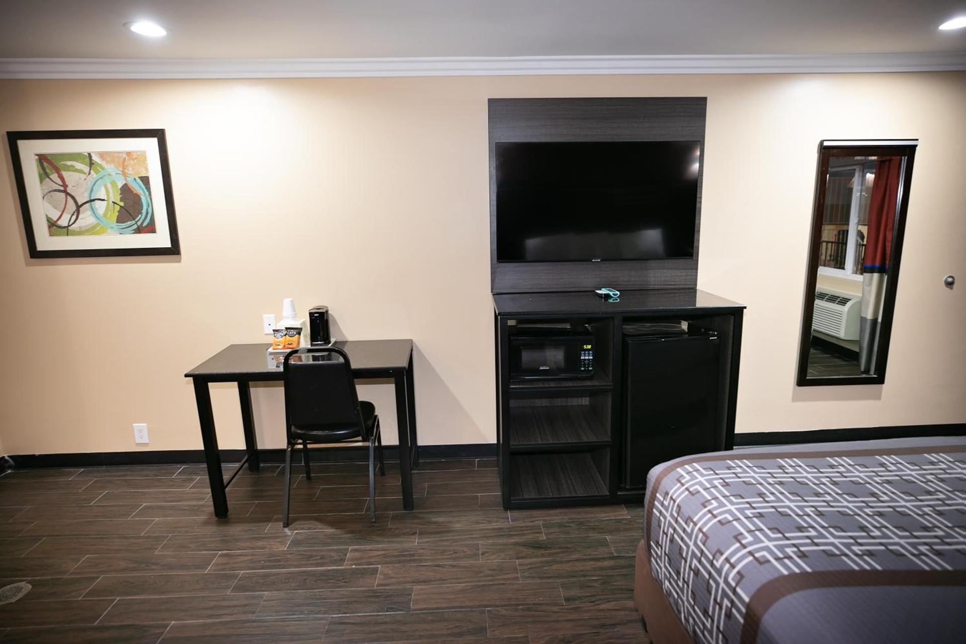 Rodeway Inn & Suites Bellflower photo 59