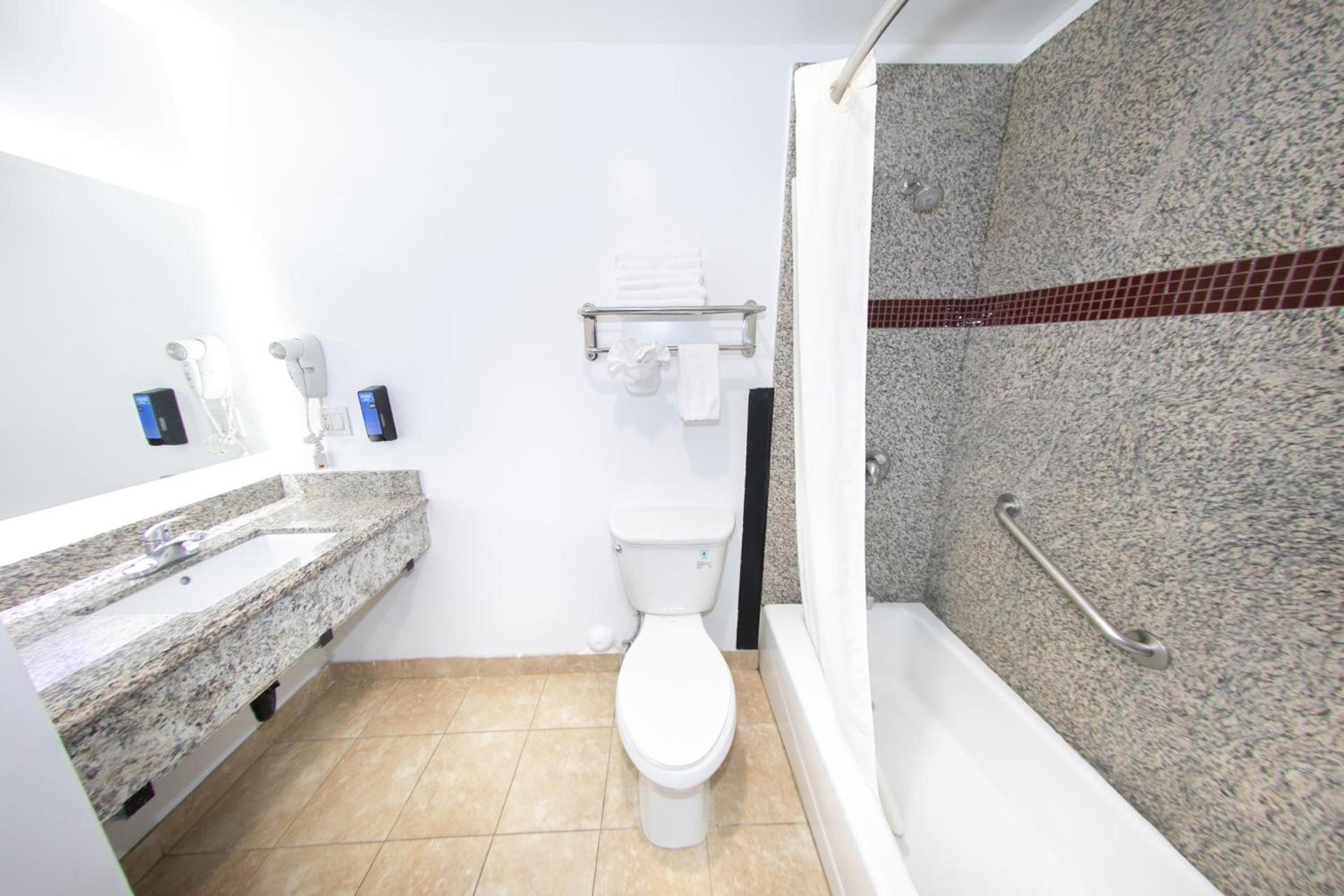 Rodeway Inn & Suites Bellflower photo 61