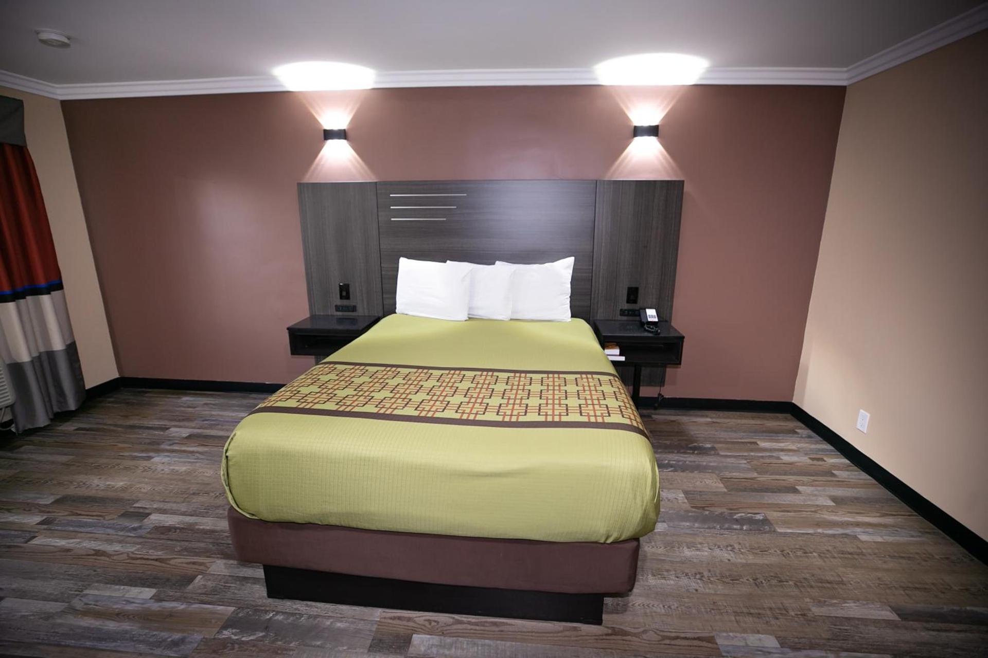 Rodeway Inn & Suites Bellflower photo 62