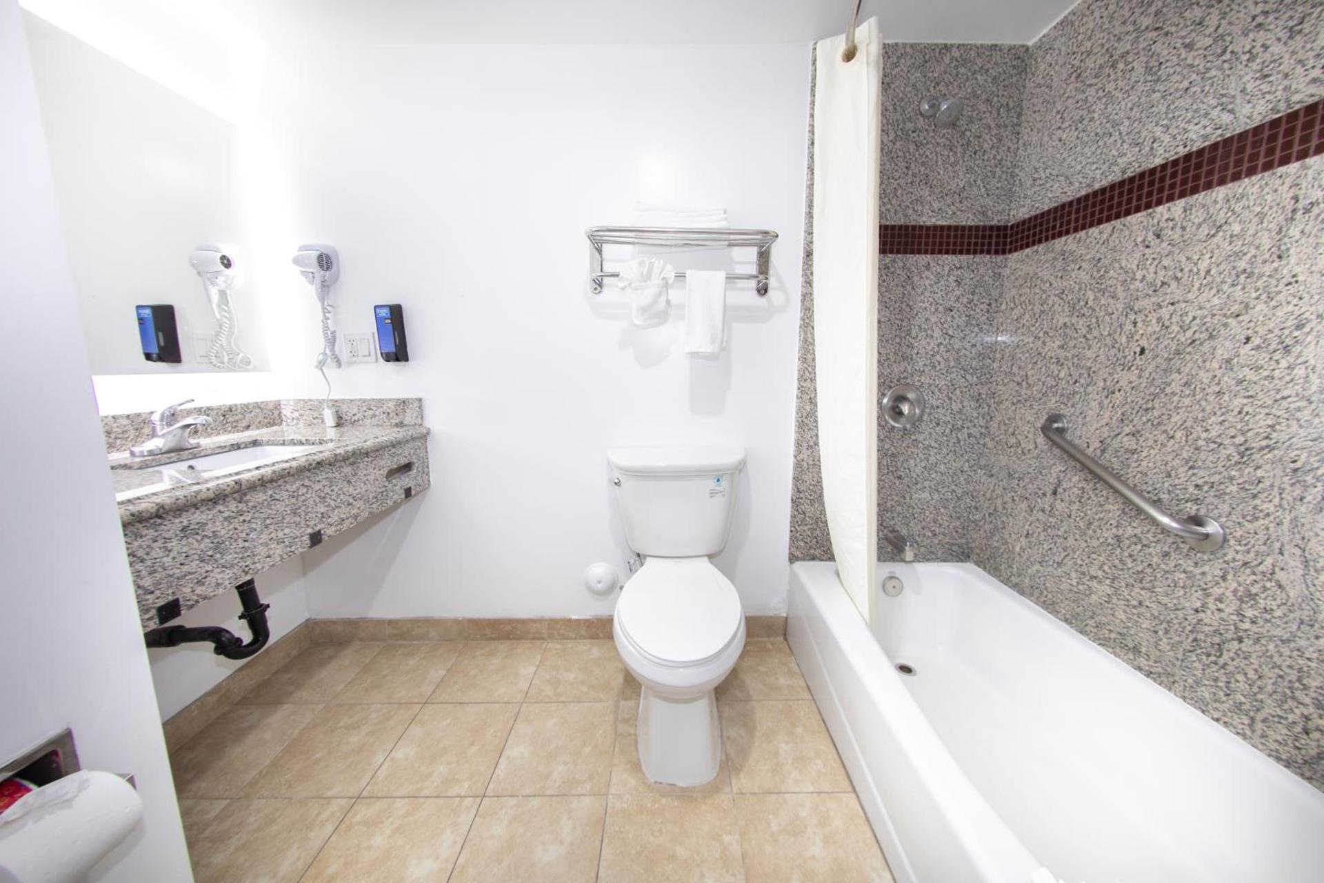 Rodeway Inn & Suites Bellflower photo 65