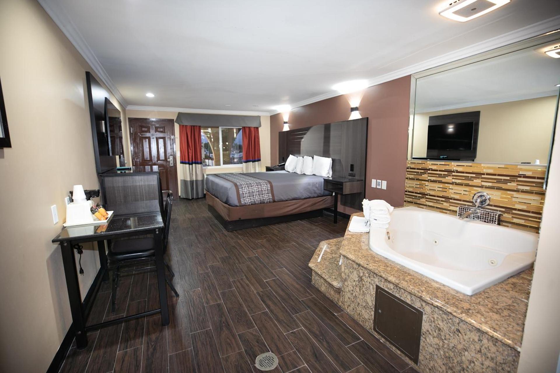 Rodeway Inn & Suites Bellflower photo 70