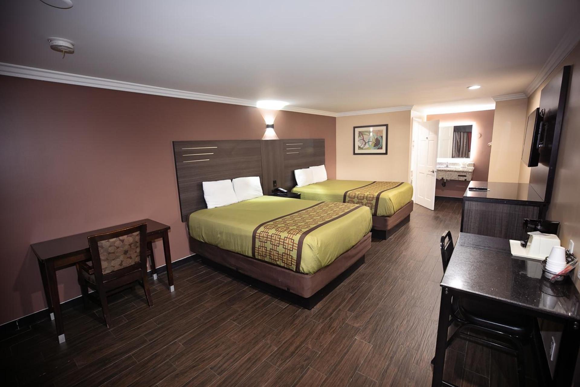 Rodeway Inn & Suites Bellflower photo 69