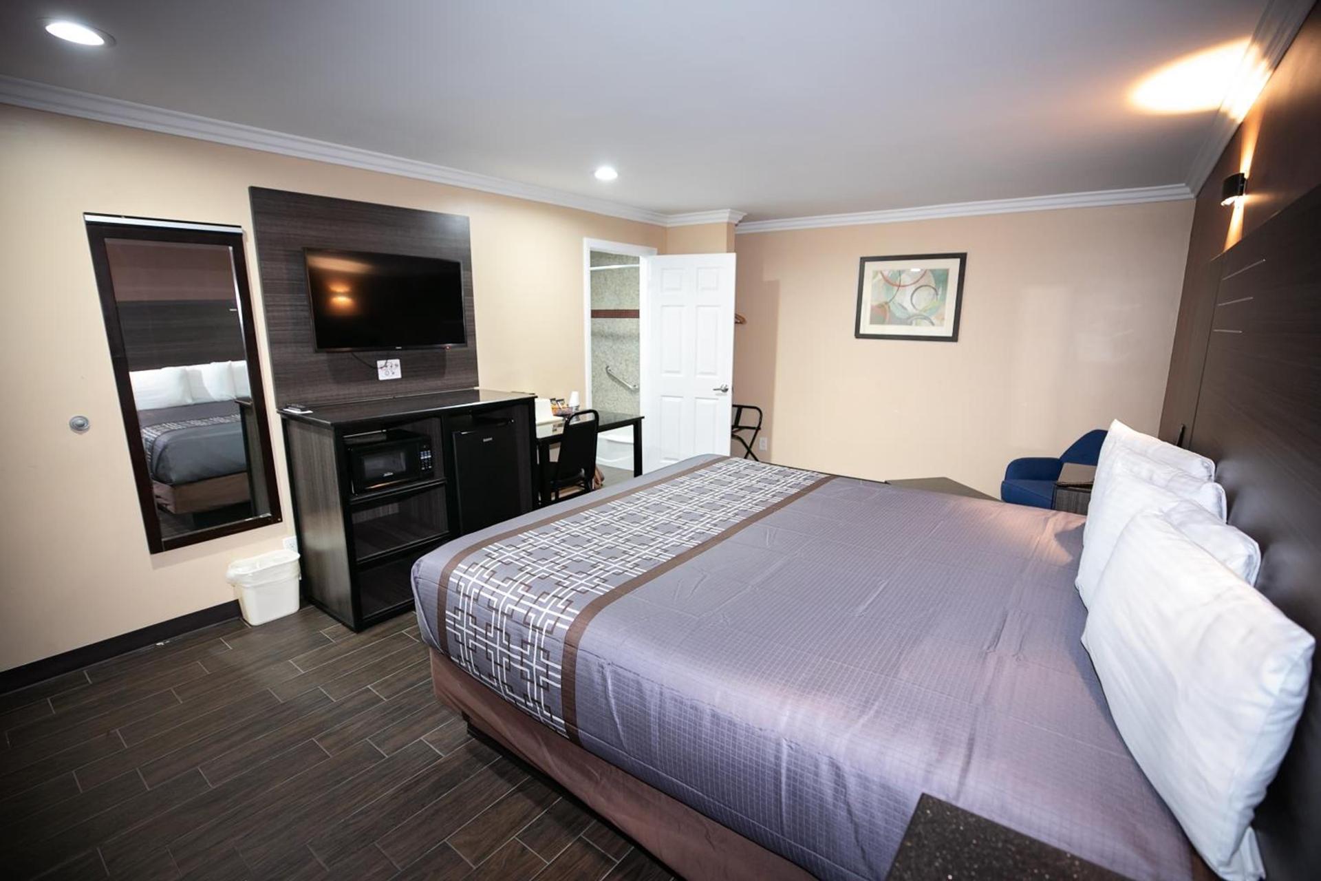 Rodeway Inn & Suites Bellflower photo 73