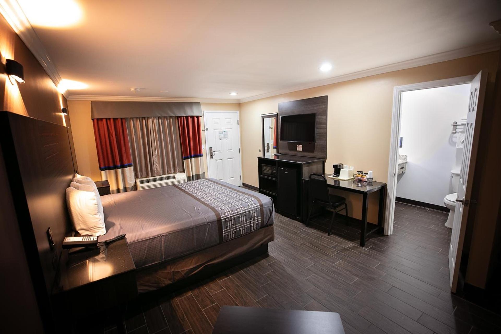Rodeway Inn & Suites Bellflower photo 77