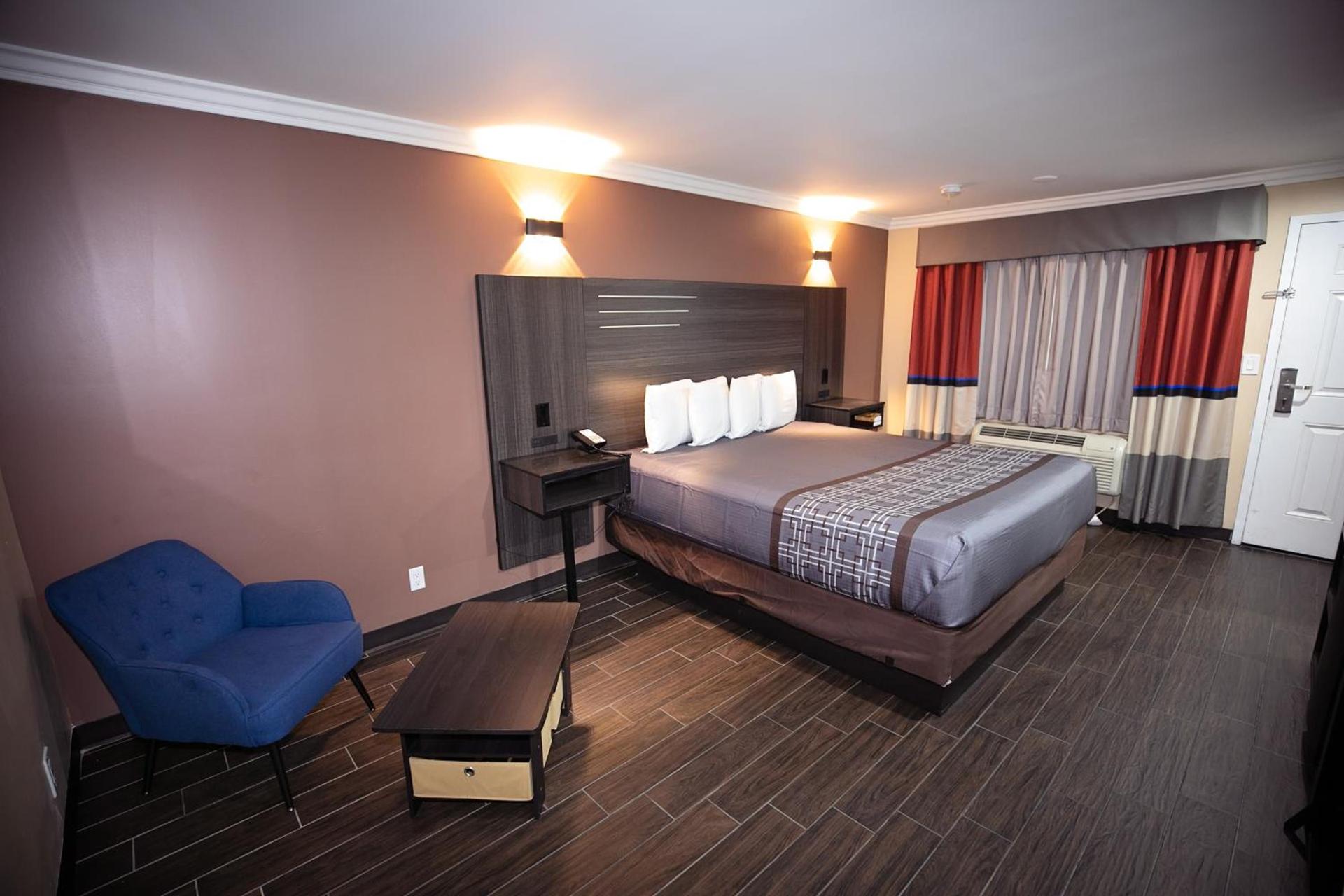 Rodeway Inn & Suites Bellflower photo 28