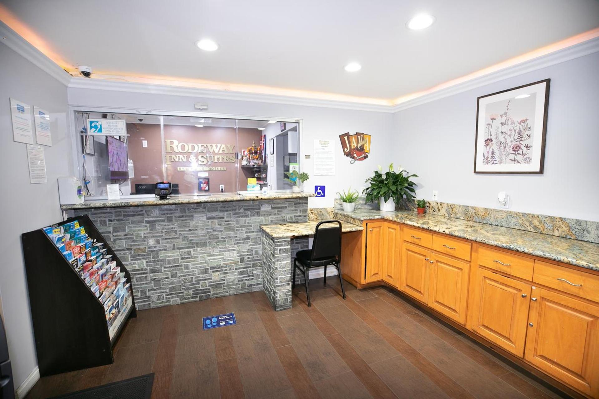Rodeway Inn & Suites Bellflower photo 79