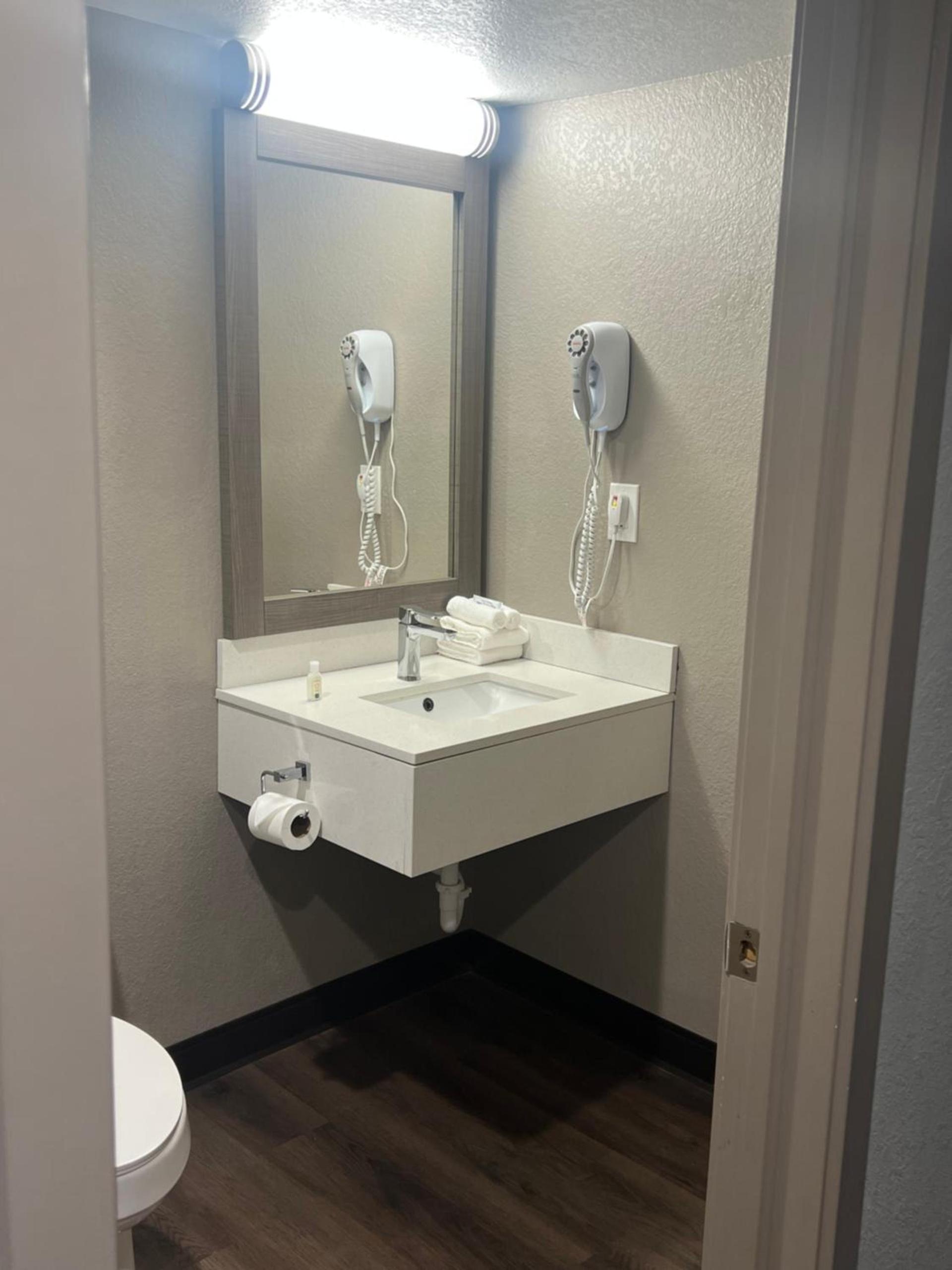 Quality Suites Wildwood - The Villages photo 44