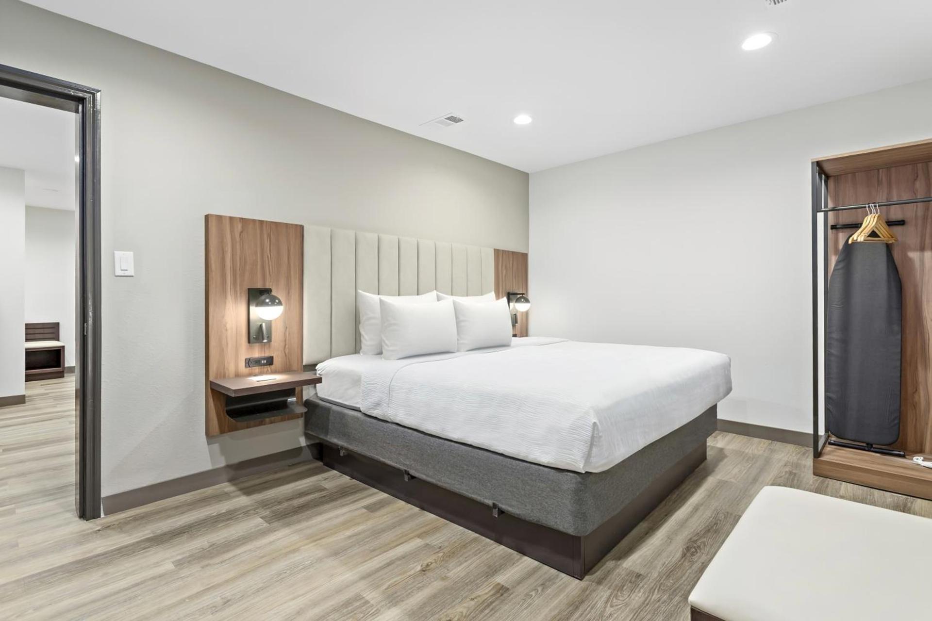 Baymont by Wyndham Beaumont photo 60