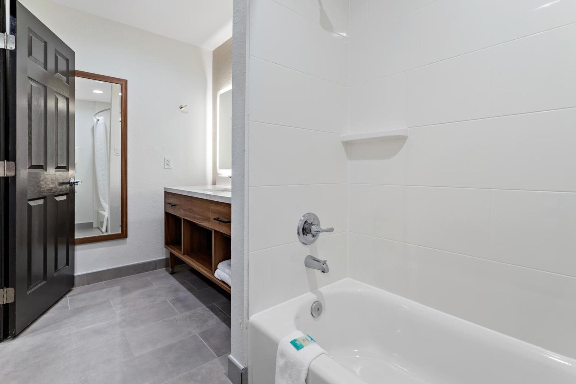 Baymont by Wyndham Beaumont photo 55