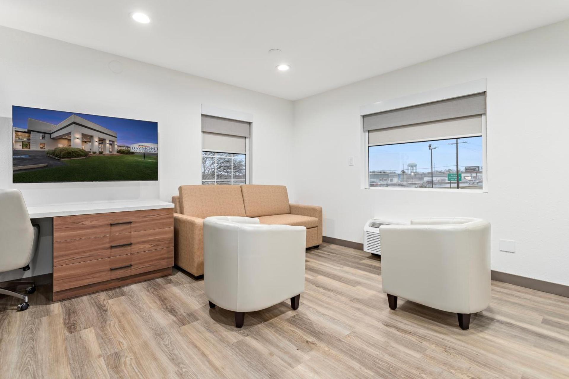 Baymont by Wyndham Beaumont photo 62