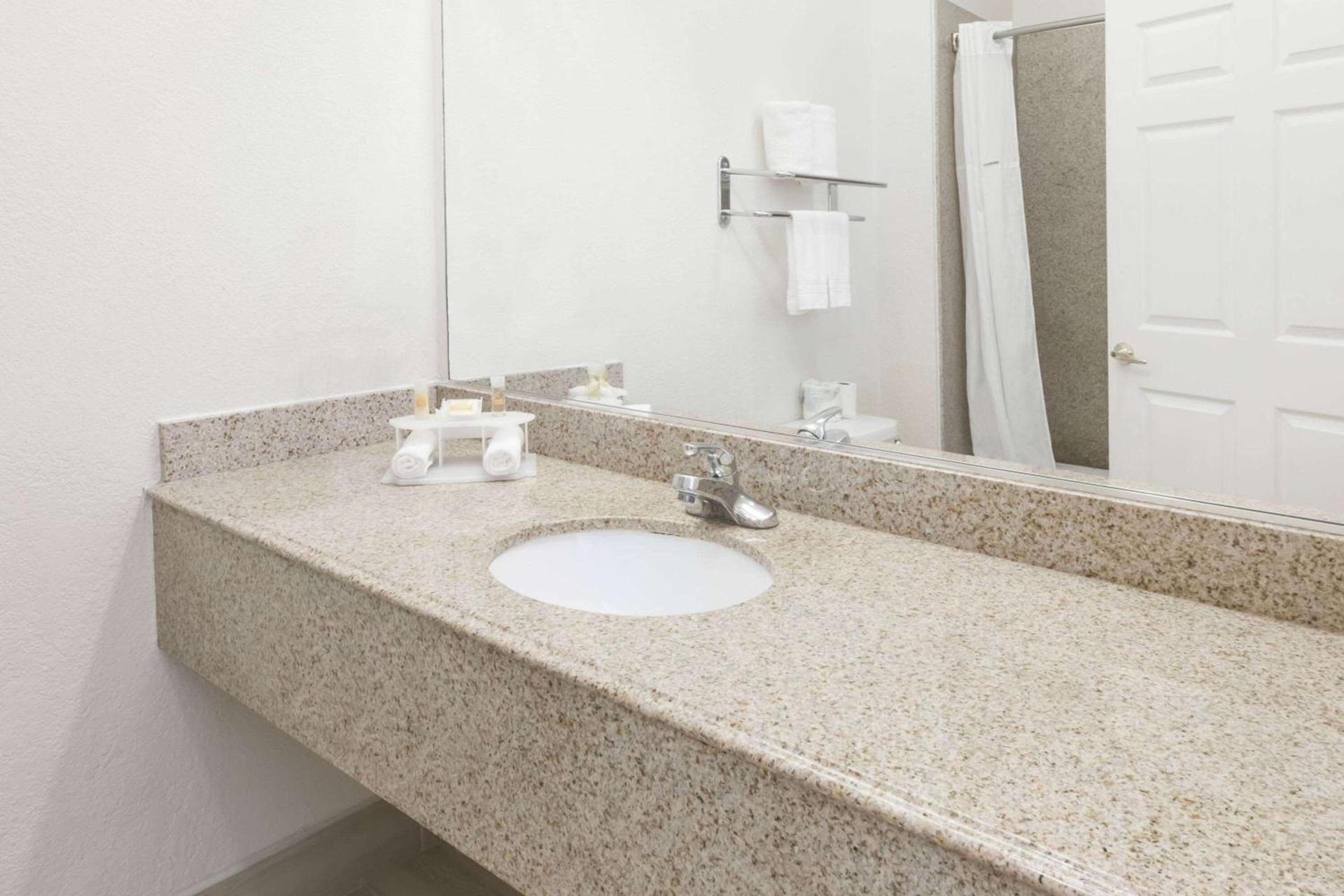 Studio 6 Suites Pasadena, TX photo 12