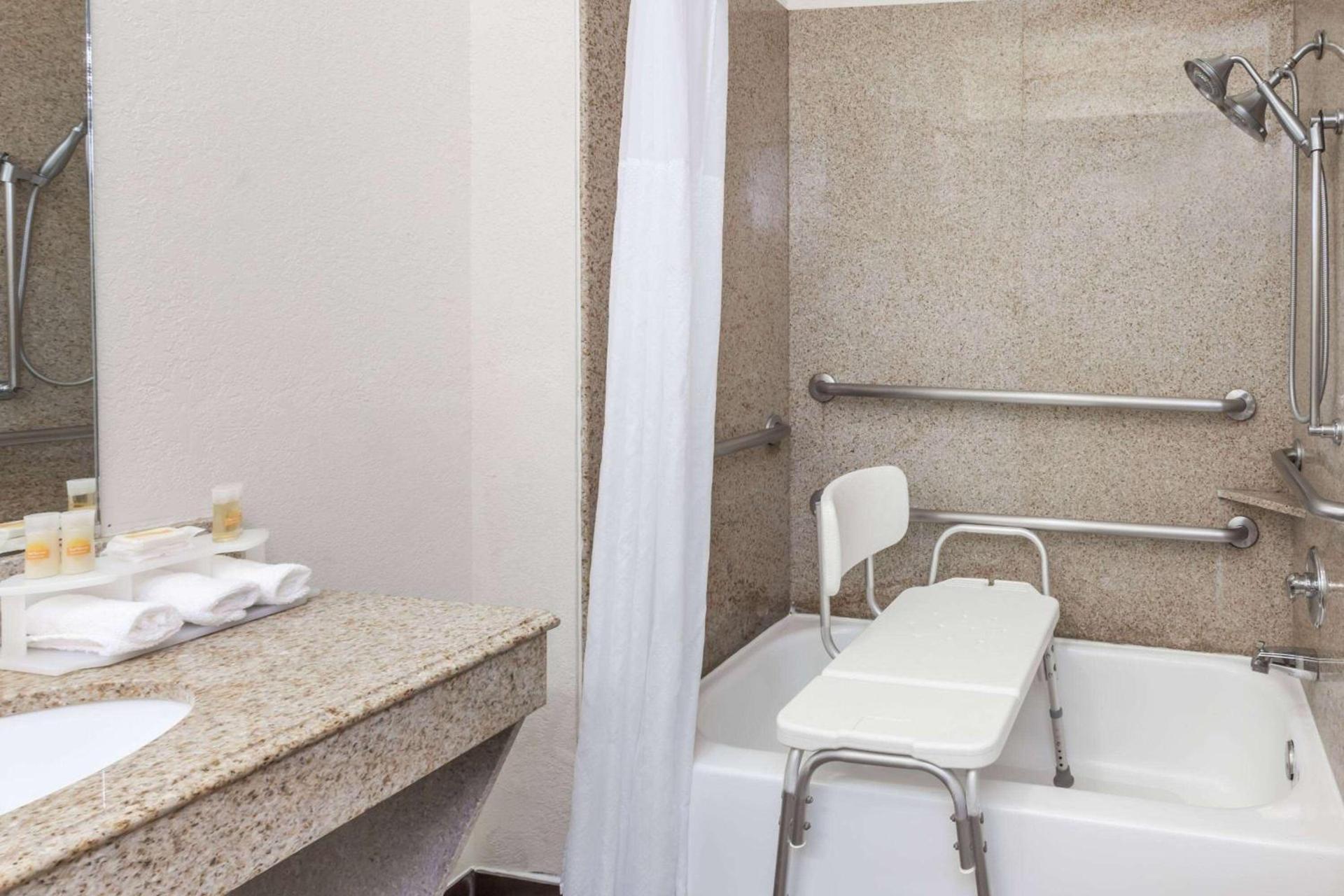 Studio 6 Suites Pasadena, TX photo 13