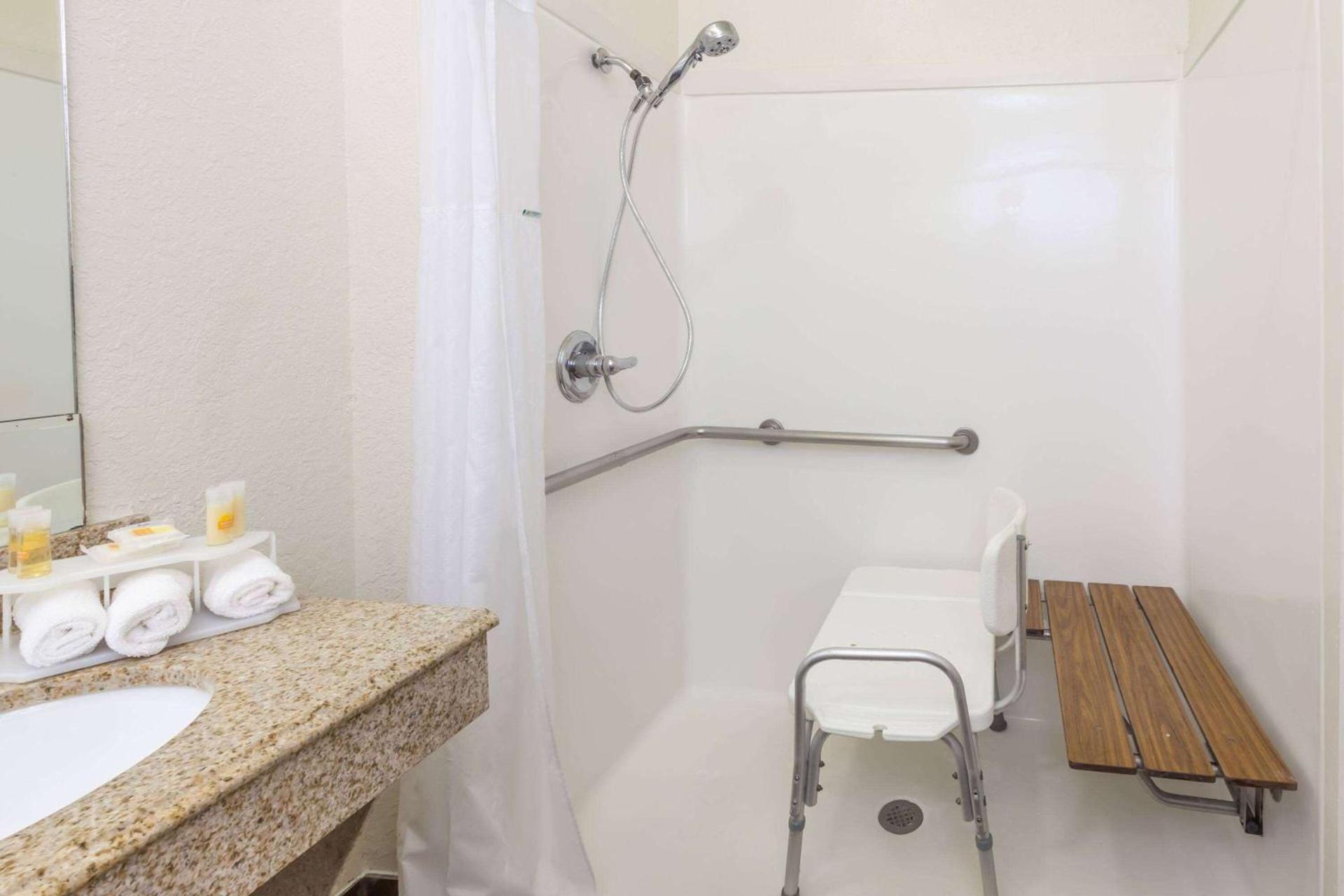 Studio 6 Suites Pasadena, TX photo 14