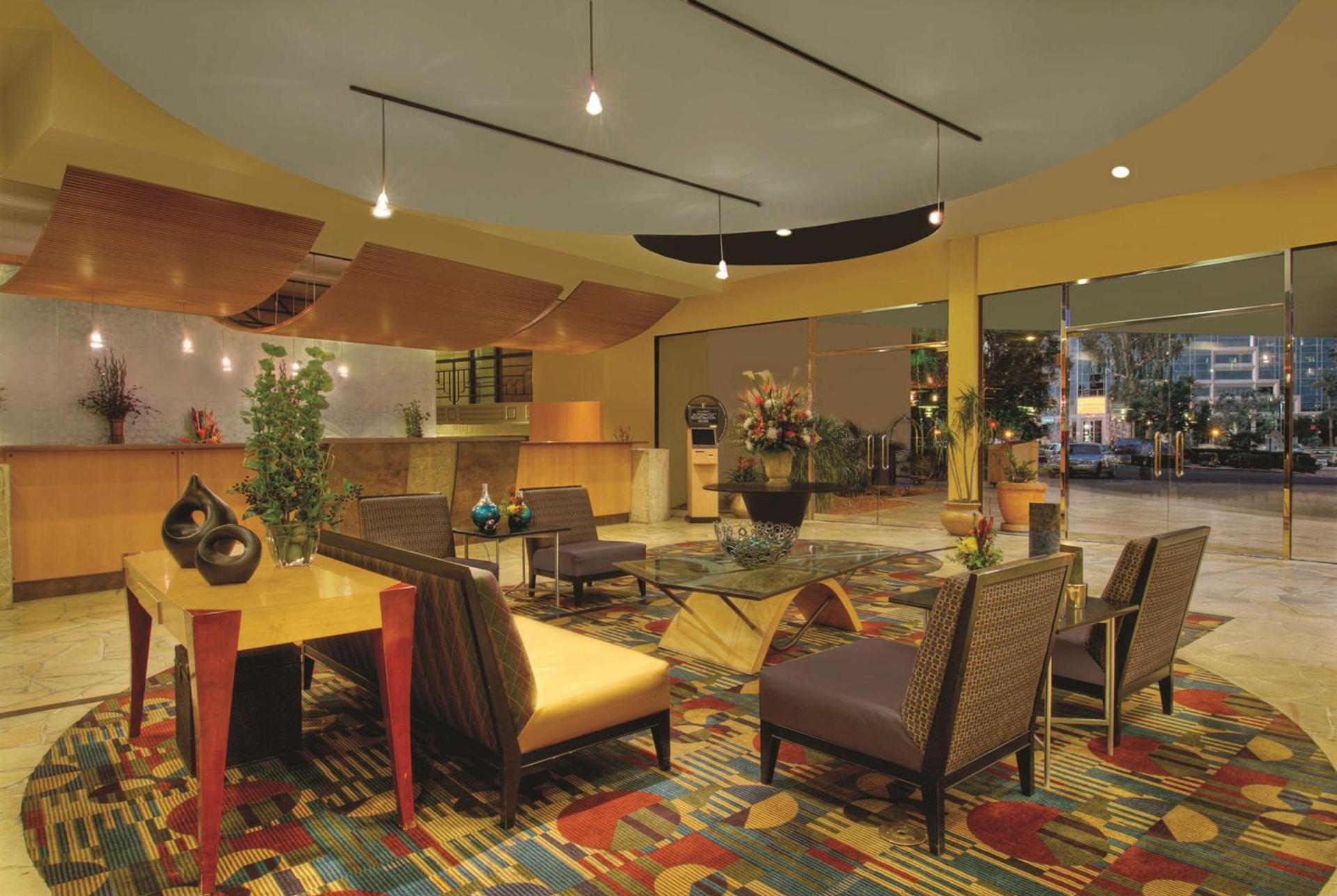 Embassy Suites by Hilton Phoenix Biltmore photo 13