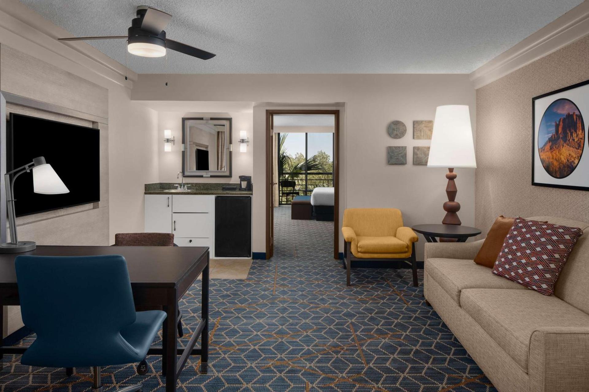 Embassy Suites by Hilton Phoenix Biltmore photo 31