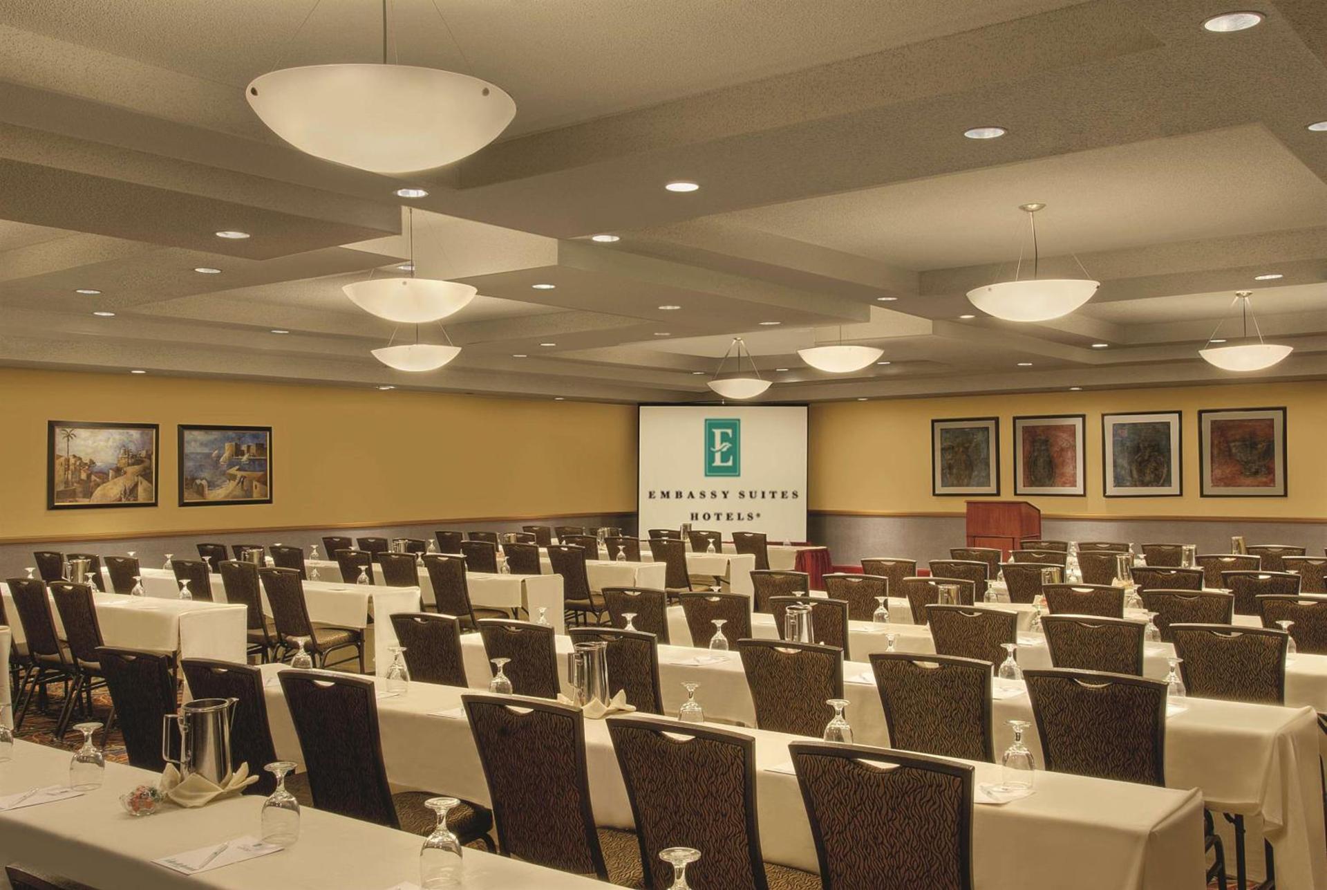 Embassy Suites by Hilton Phoenix Biltmore photo 51