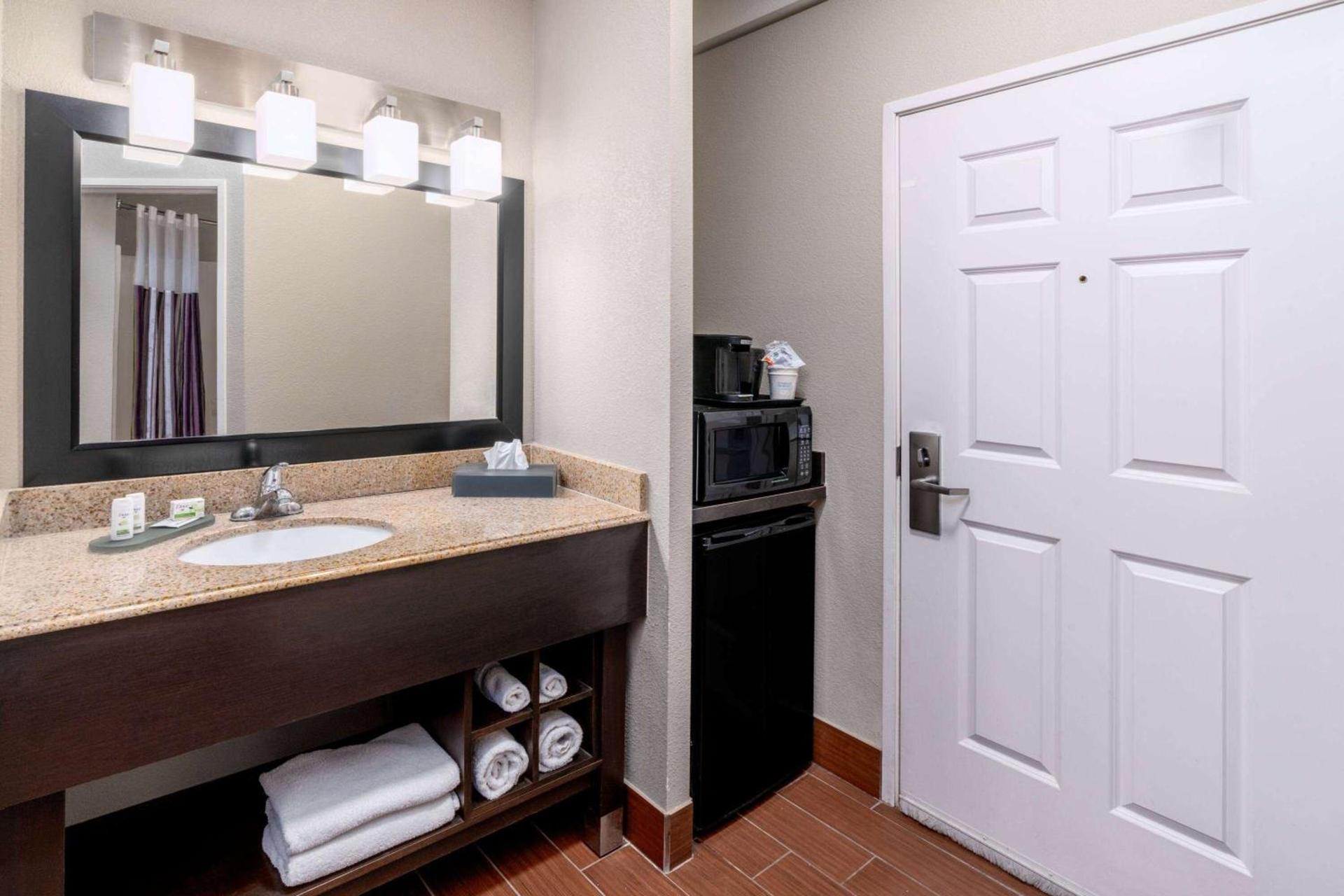 La Quinta by Wyndham Roswell photo 25