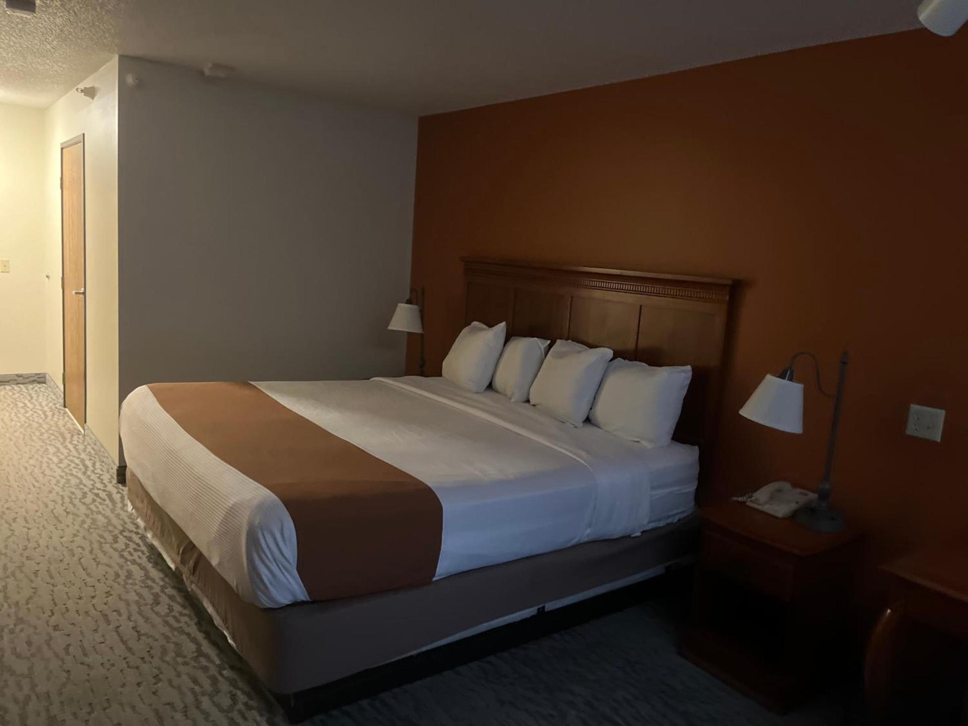 Regency Inn & Suites photo 3