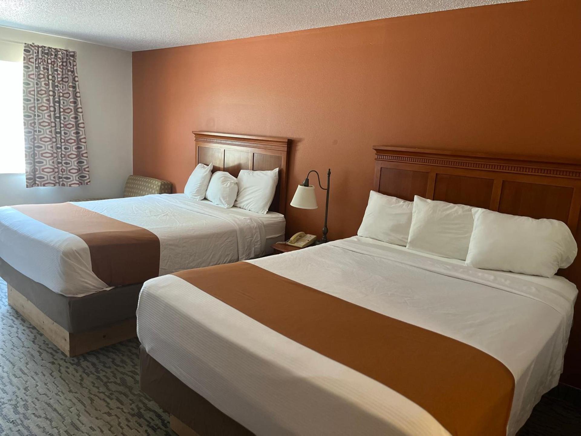 Regency Inn & Suites photo 4