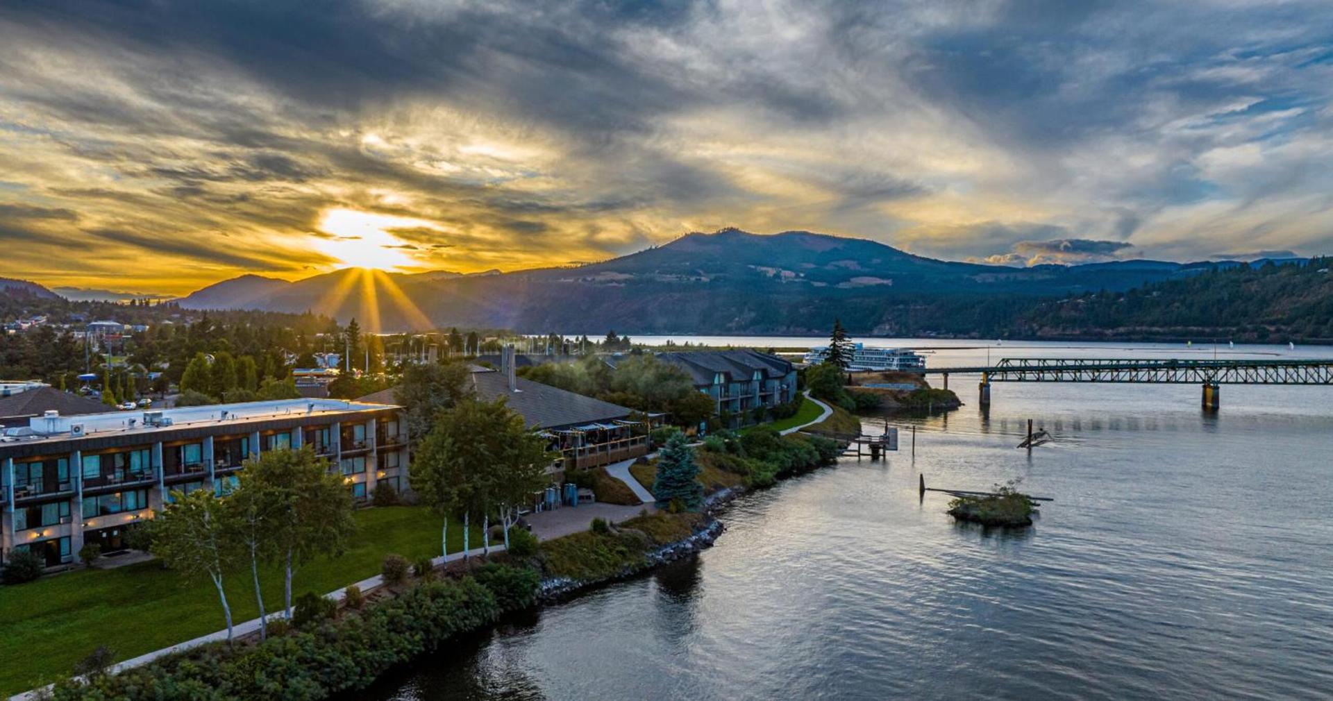 Best Western Plus Hood River Inn photo 3