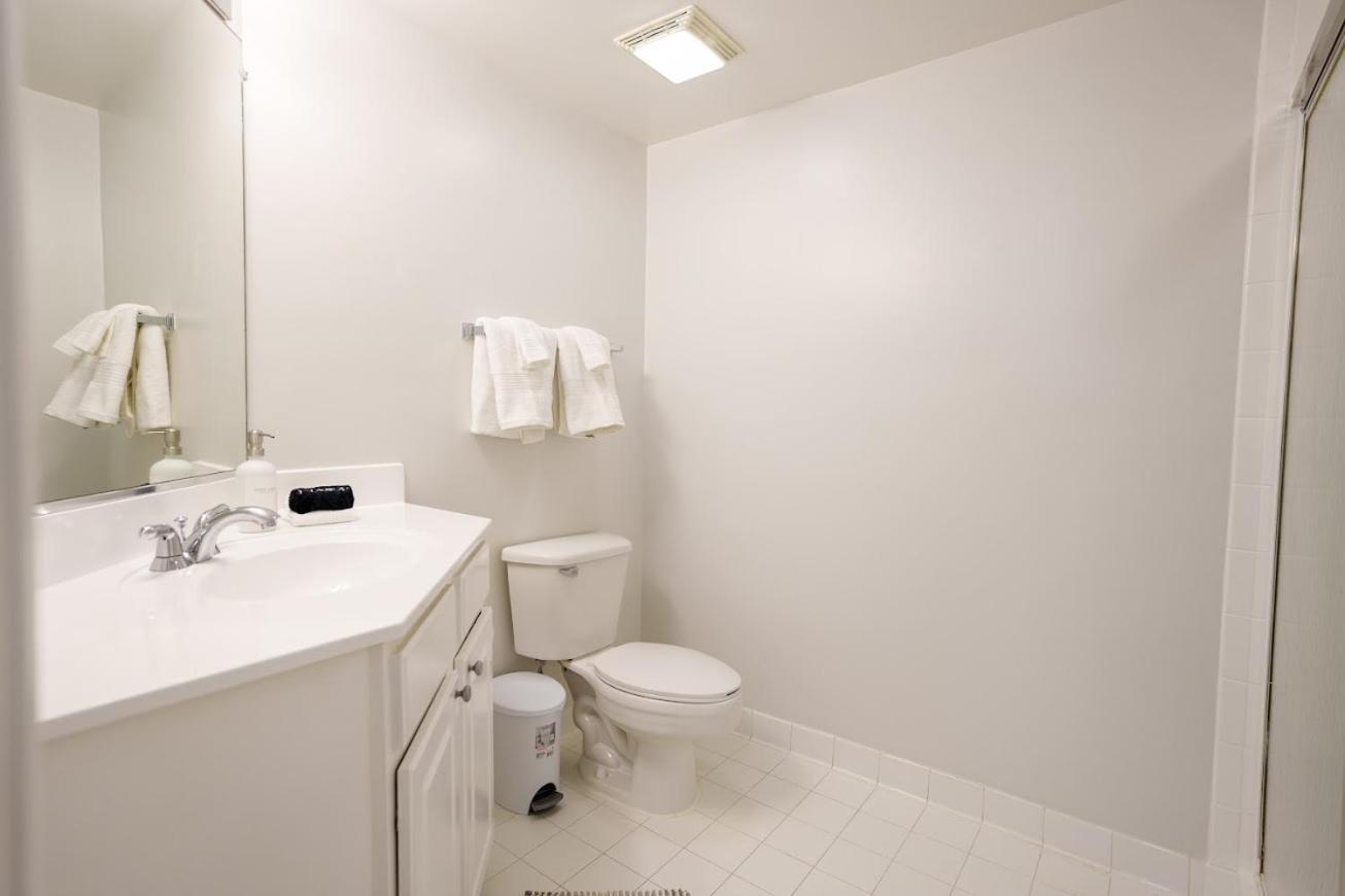 Ballston Getaway King Suite photo 2