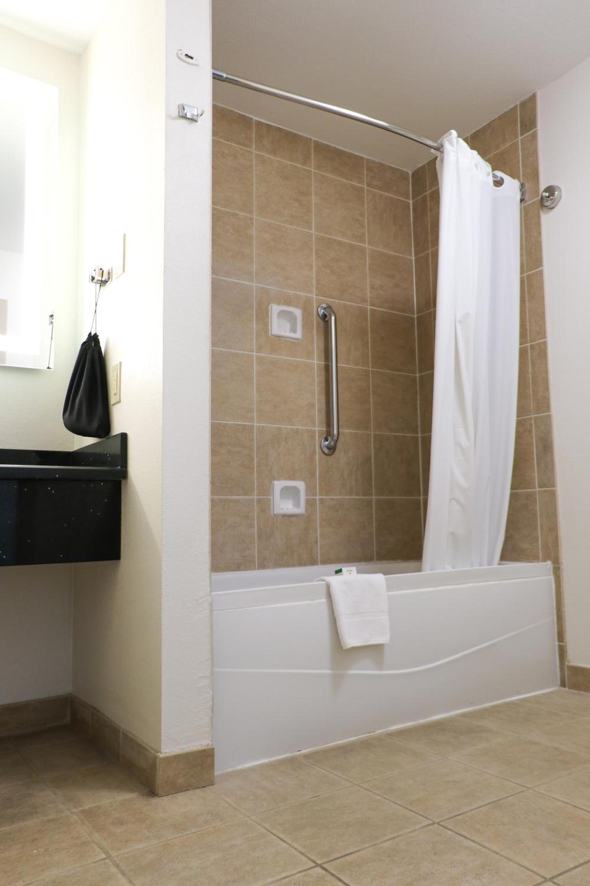 Ramada by Wyndham Del Rio photo 12