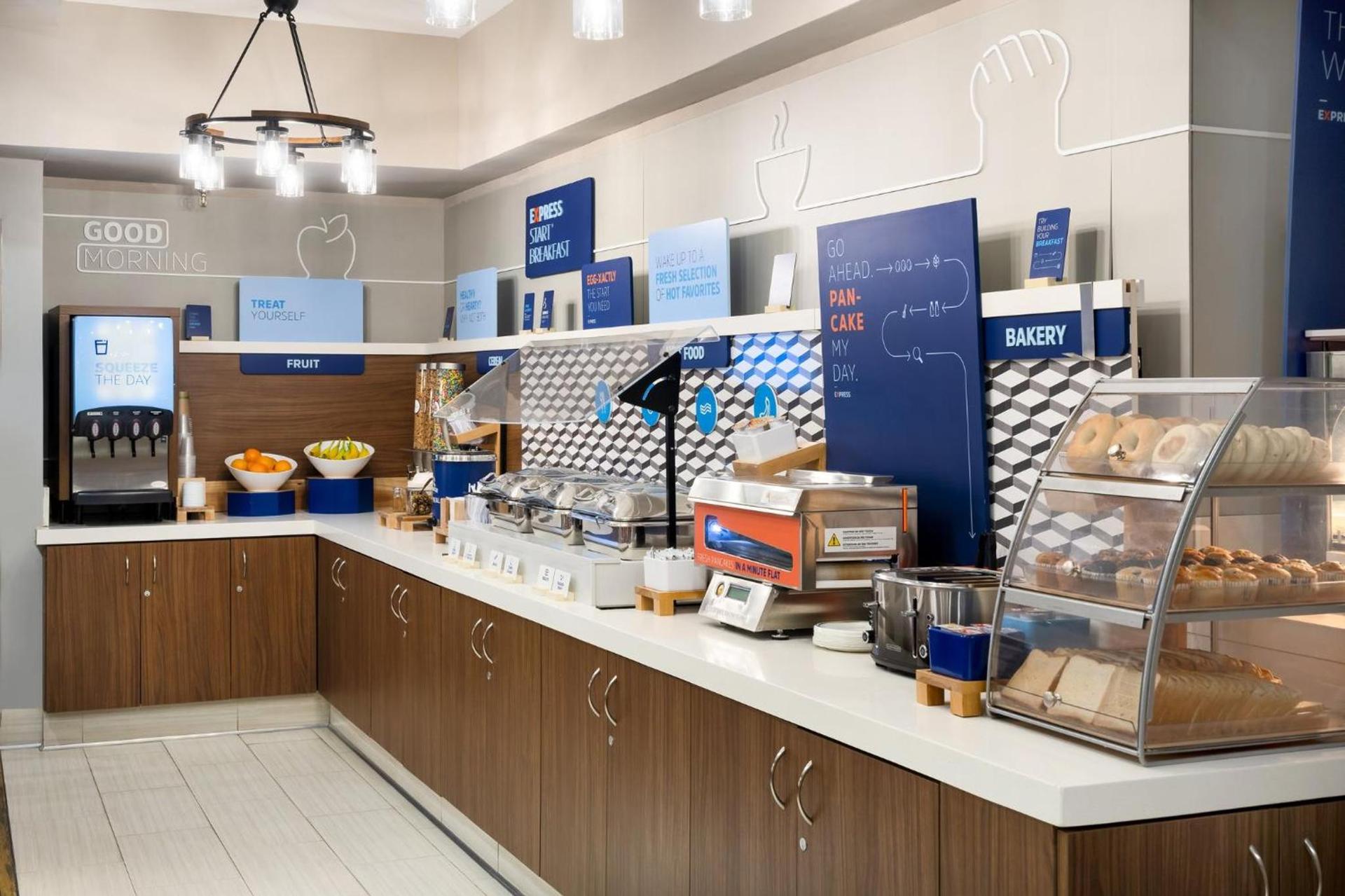 Holiday Inn Express Simi Valley by IHG photo 25