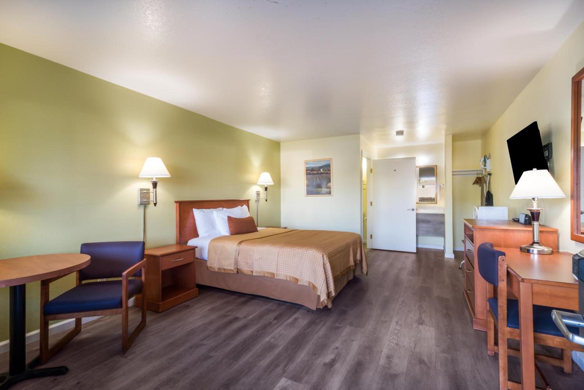 Americas Best Value Inn Santa Rosa photo 14