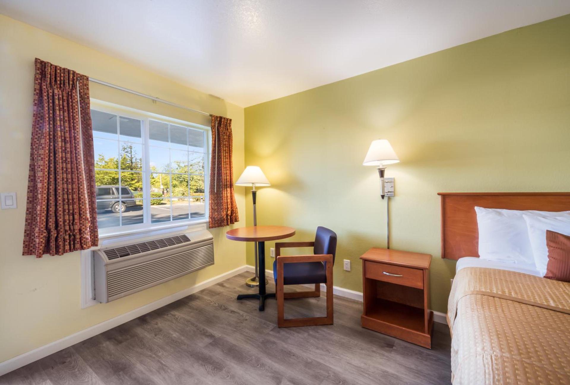 Americas Best Value Inn Santa Rosa photo 11