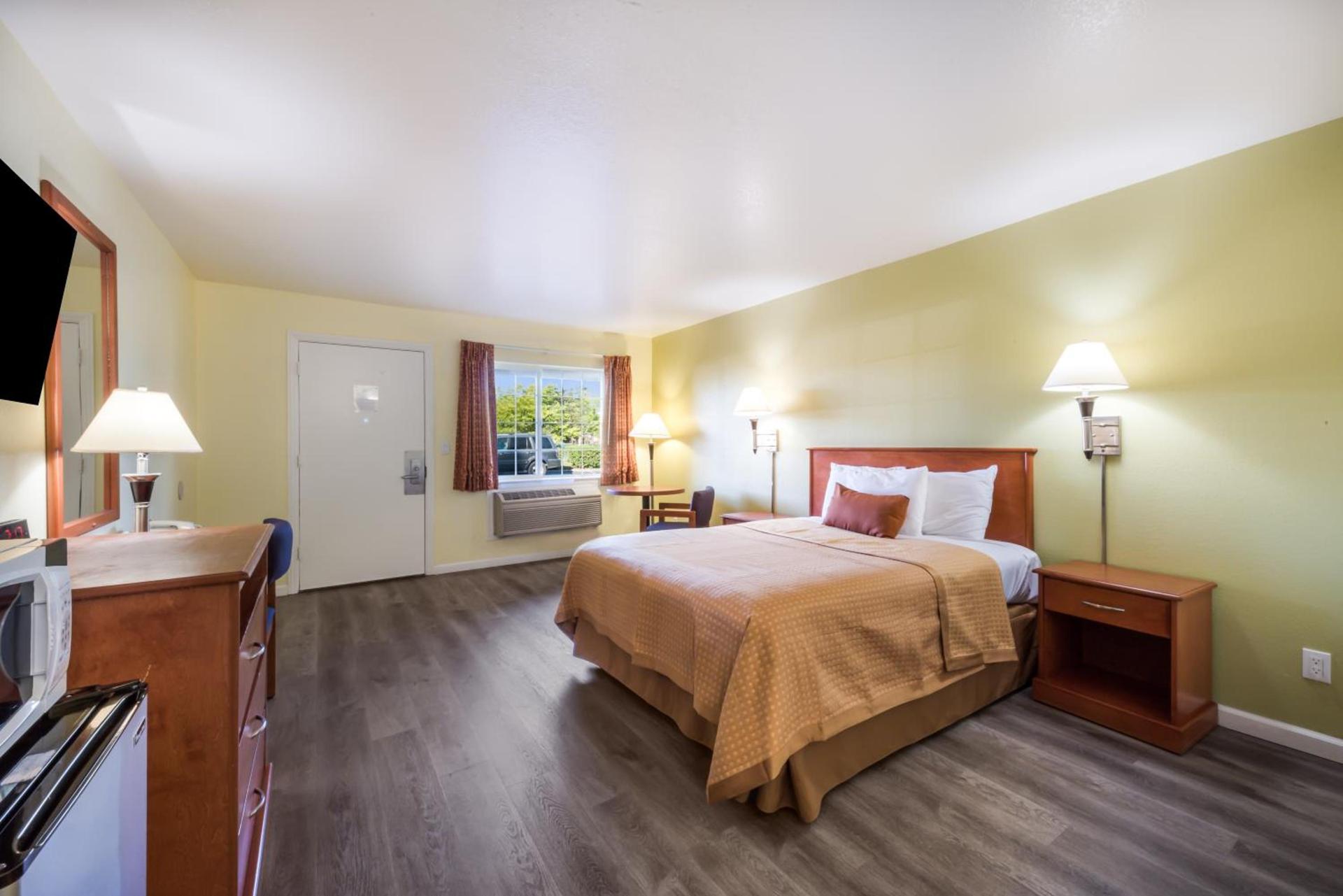 Americas Best Value Inn Santa Rosa photo 10